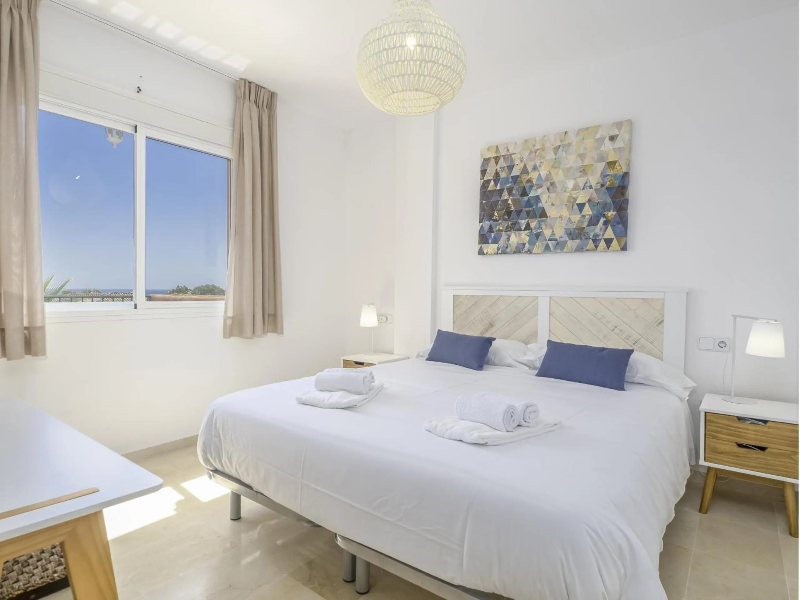 Bed in 2308- 2bedrooms apt with stunning sea view-terrace
