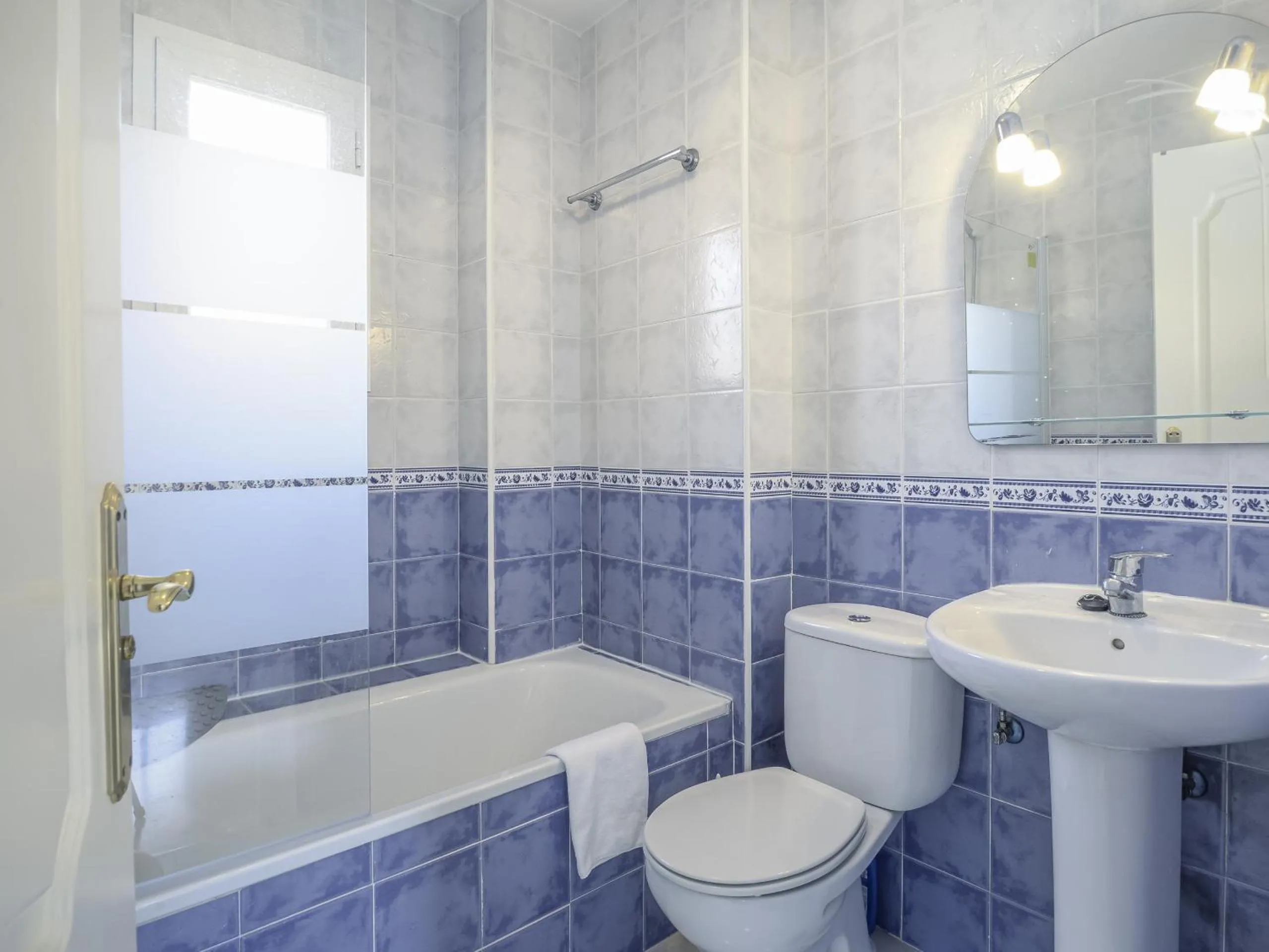 Bathroom in 2308- 2bedrooms apt with stunning sea view-terrace