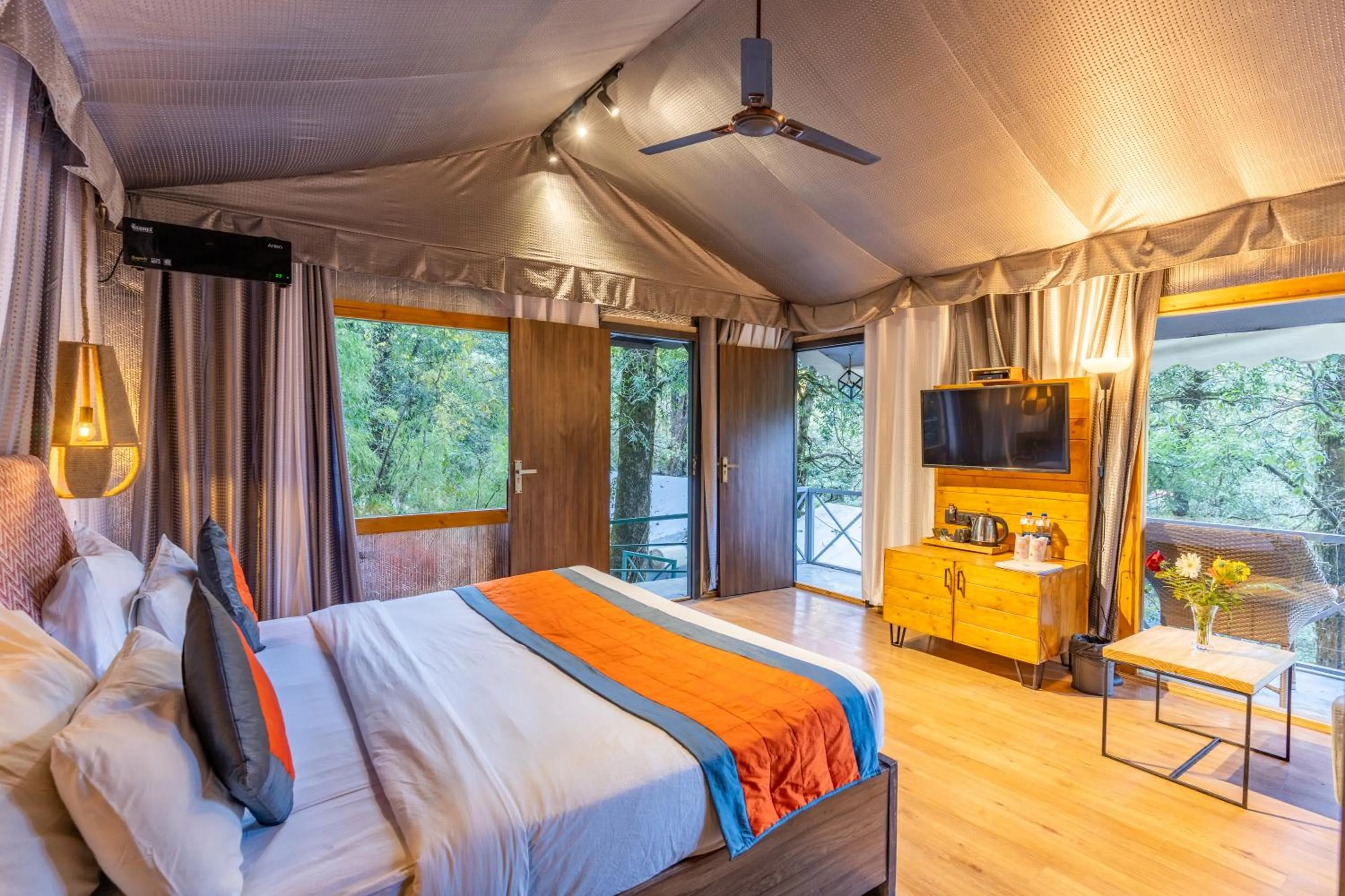 Photo of the whole room, Bed in Ayar Jungle Resort