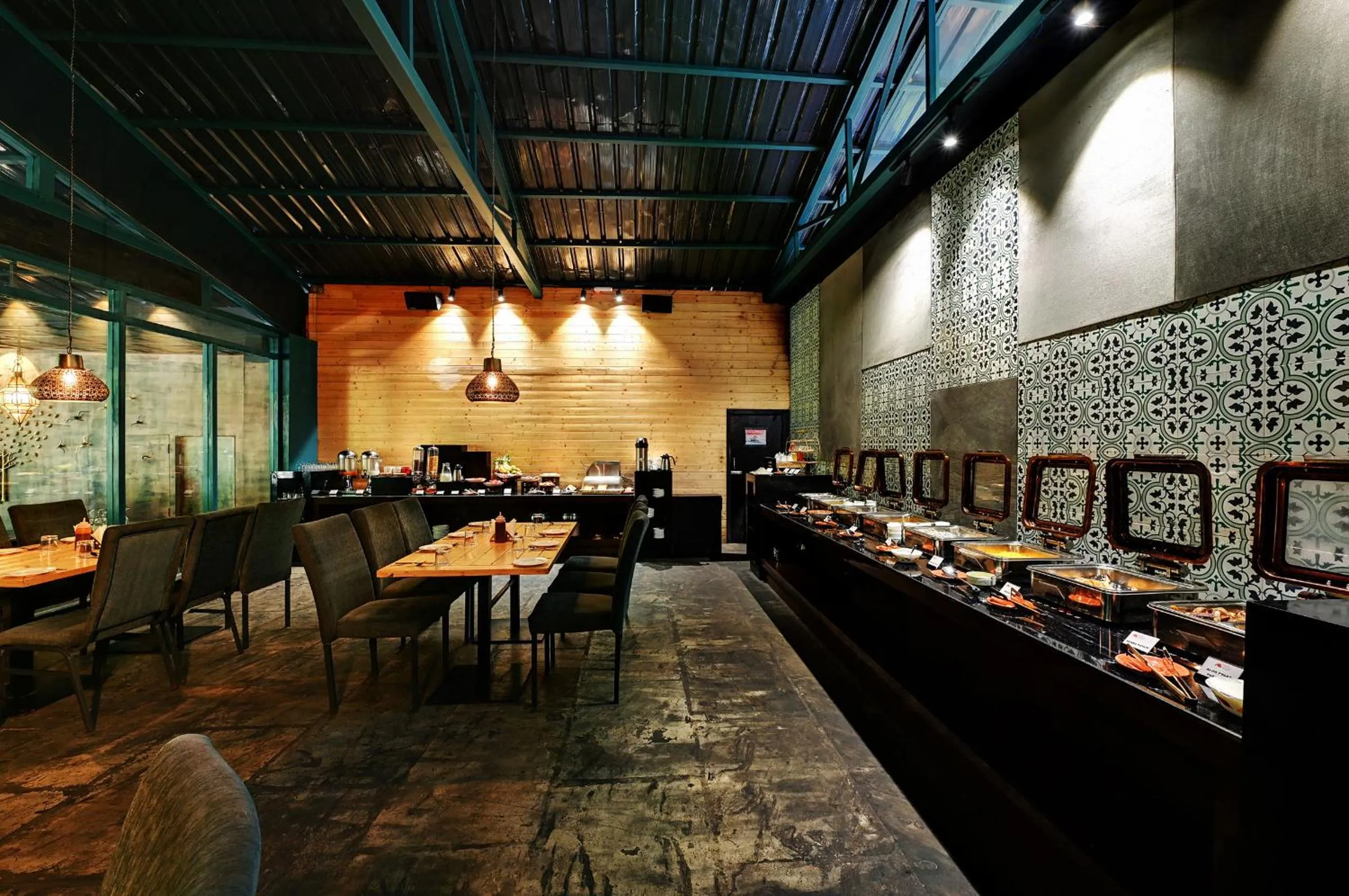 Restaurant/places to eat in Ayar Jungle Resort