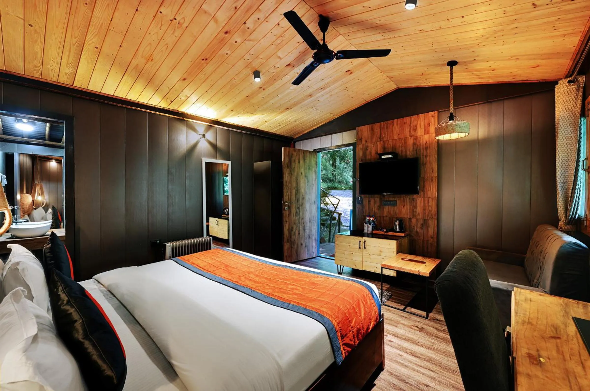 Bed in Ayar Jungle Resort