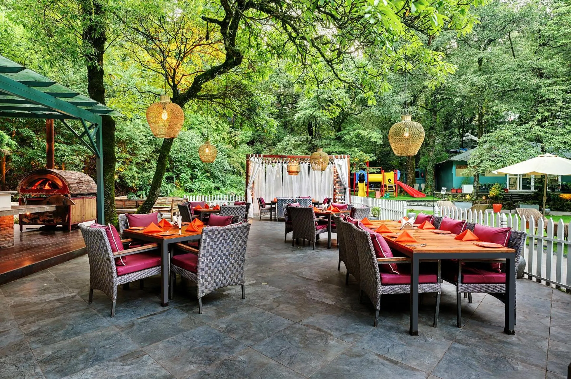 Restaurant/places to eat in Ayar Jungle Resort