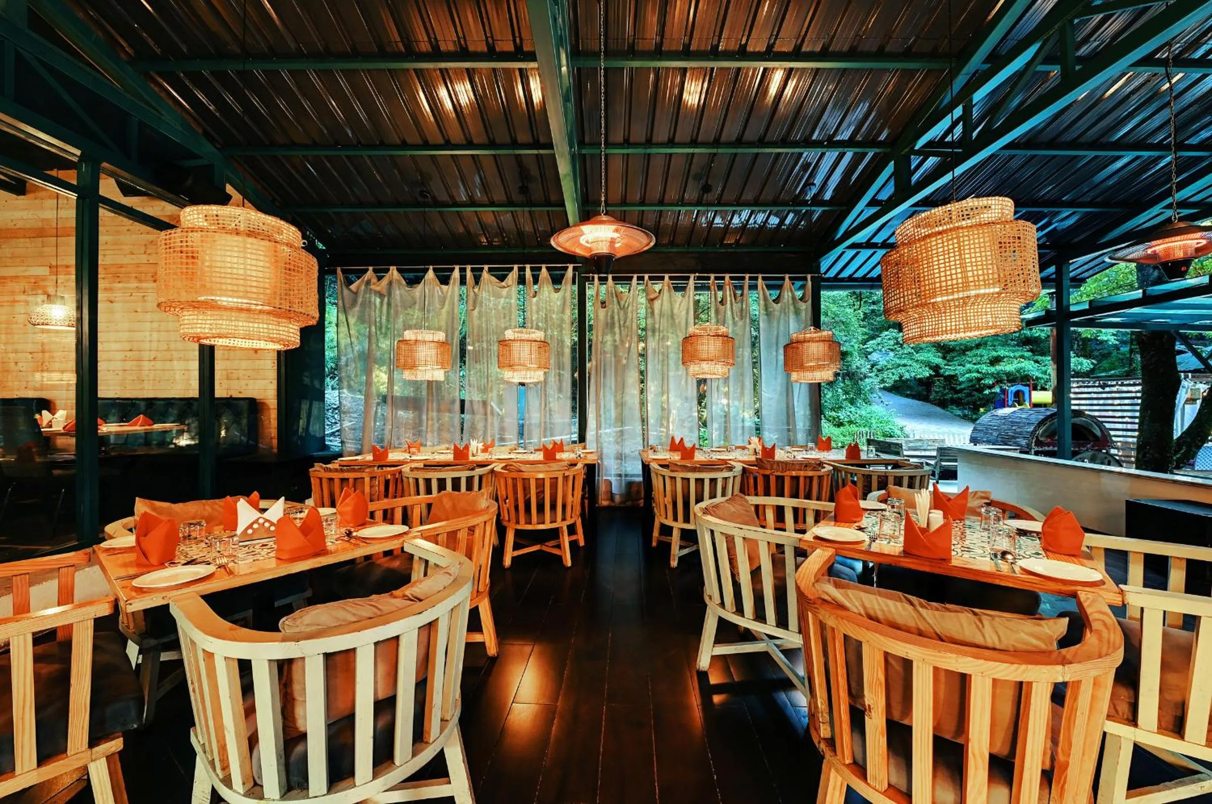 Restaurant/places to eat in Ayar Jungle Resort