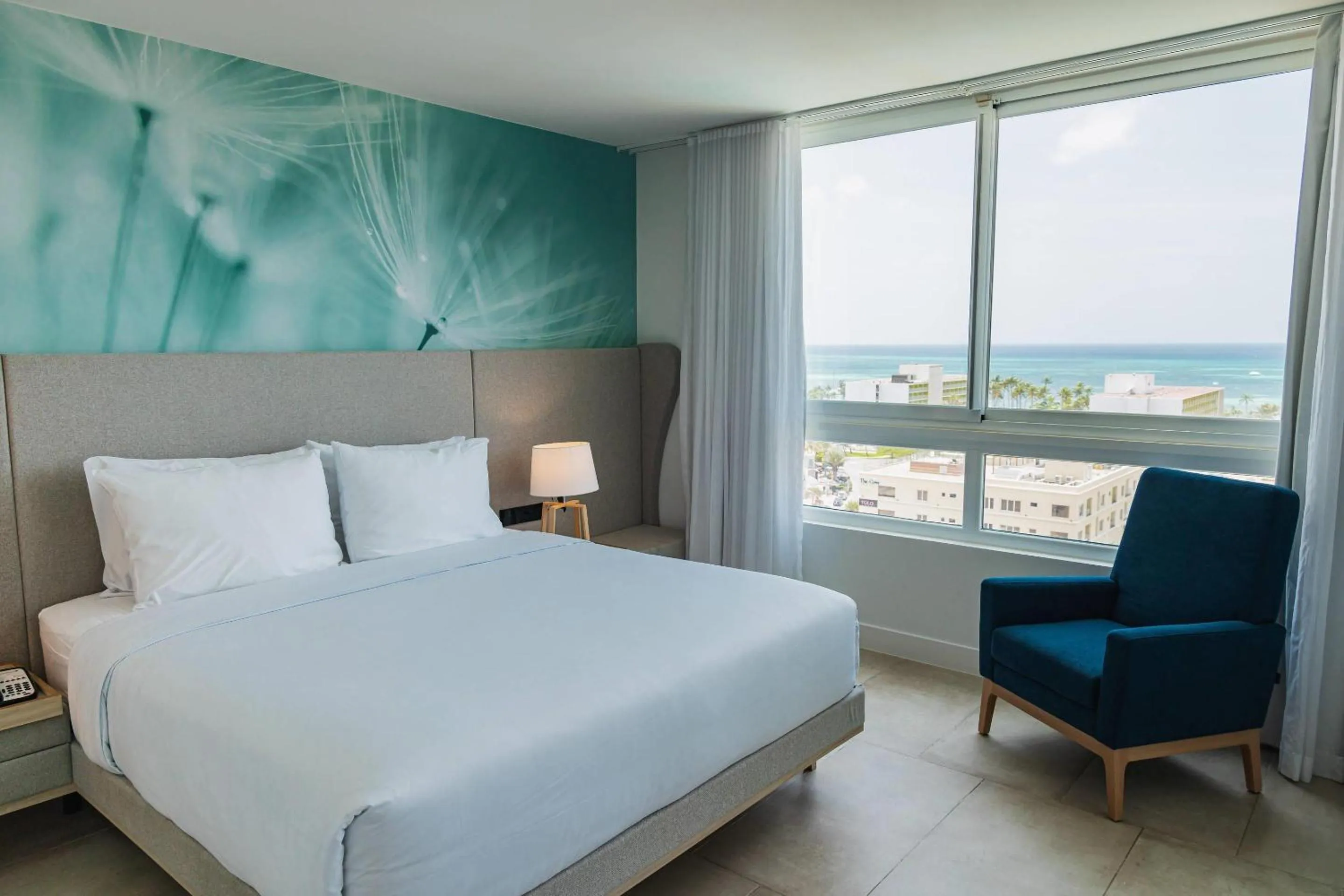 Bedroom, Bed in Radisson Blu Aruba
