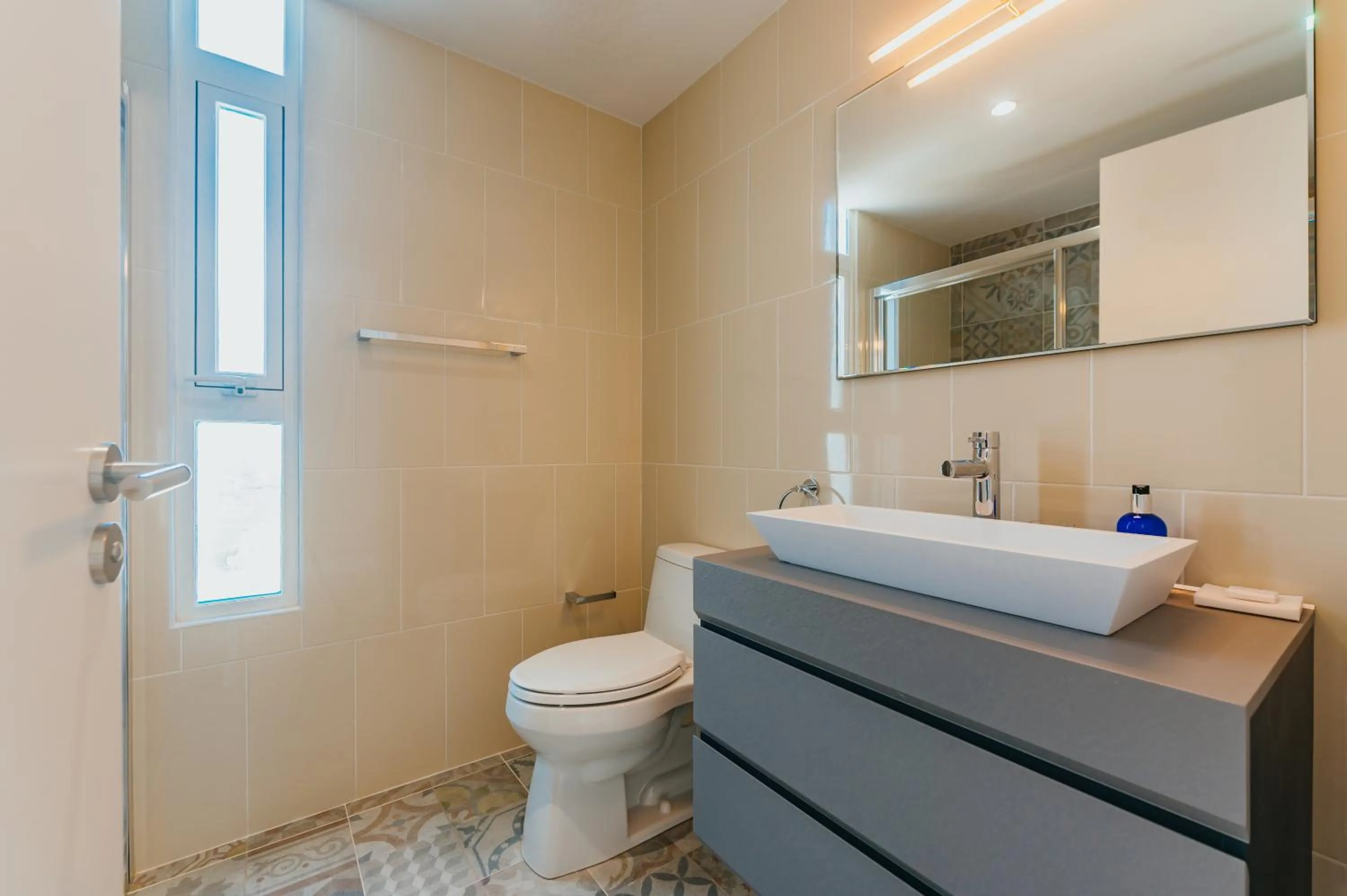 Toilet in Radisson Blu Aruba