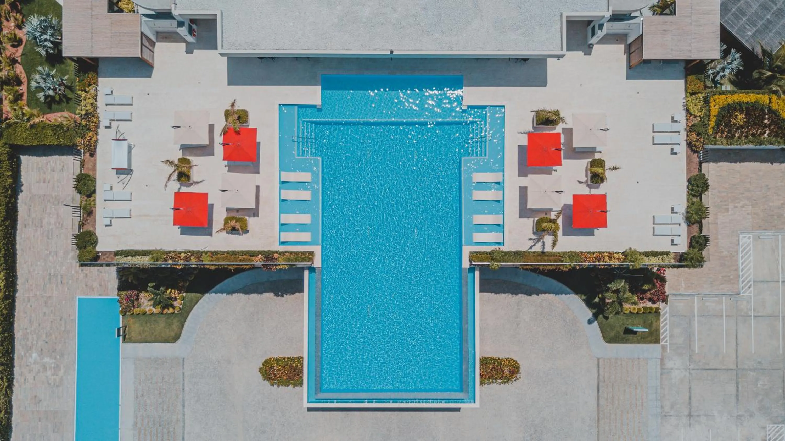 Swimming pool in Radisson Blu Aruba