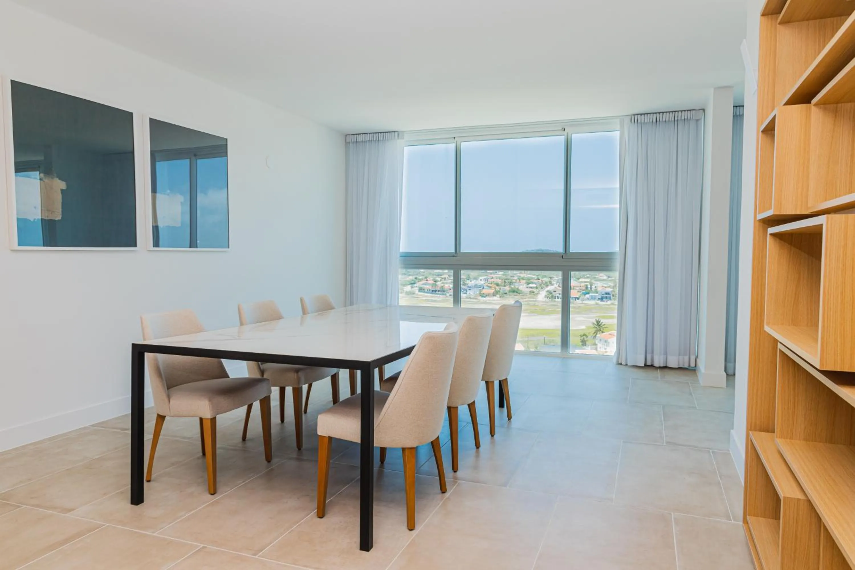 Dining area in Radisson Blu Aruba