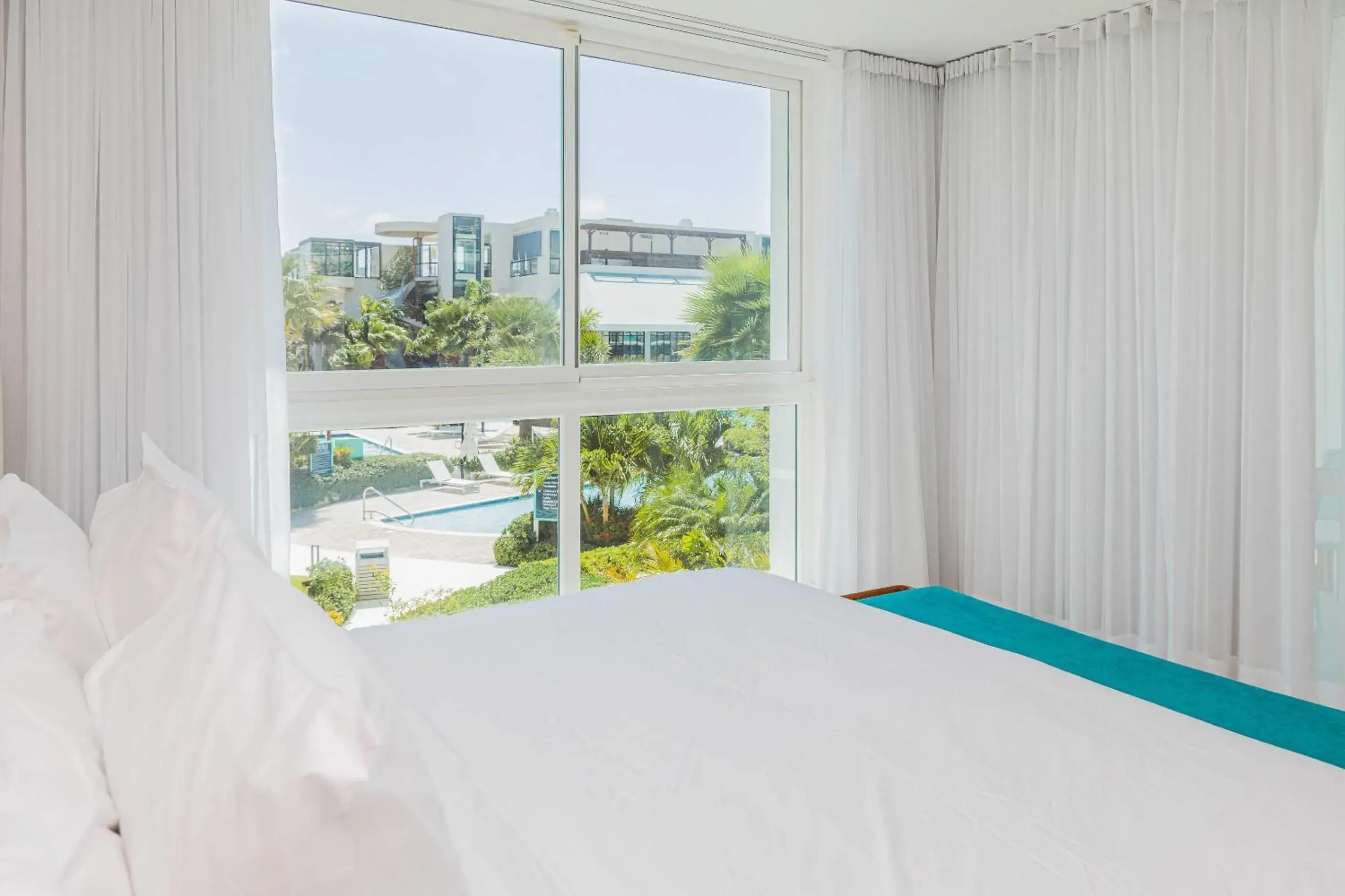 Bedroom, Bed in Radisson Blu Aruba Bedroom, Bed in Radisson Blu Aruba