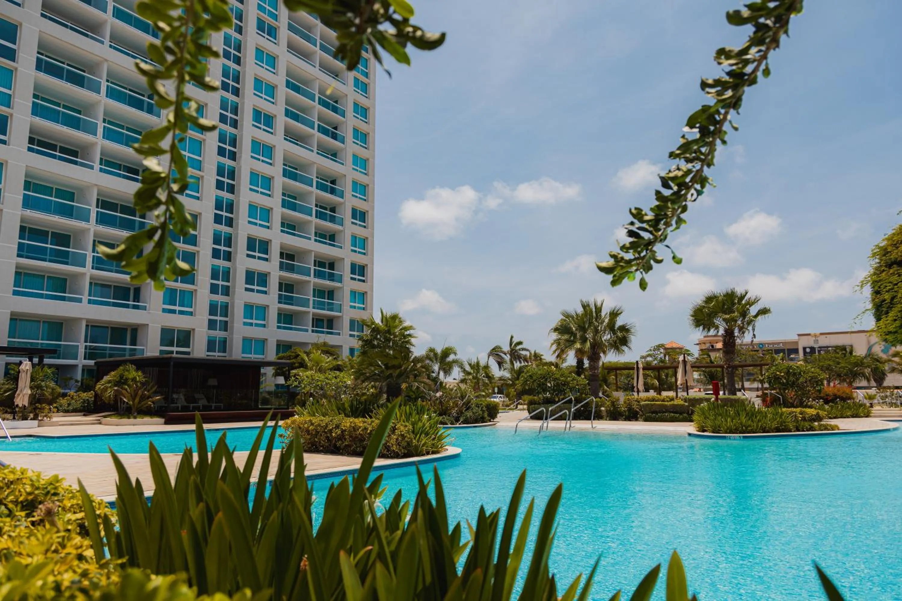 Swimming pool in Radisson Blu Aruba