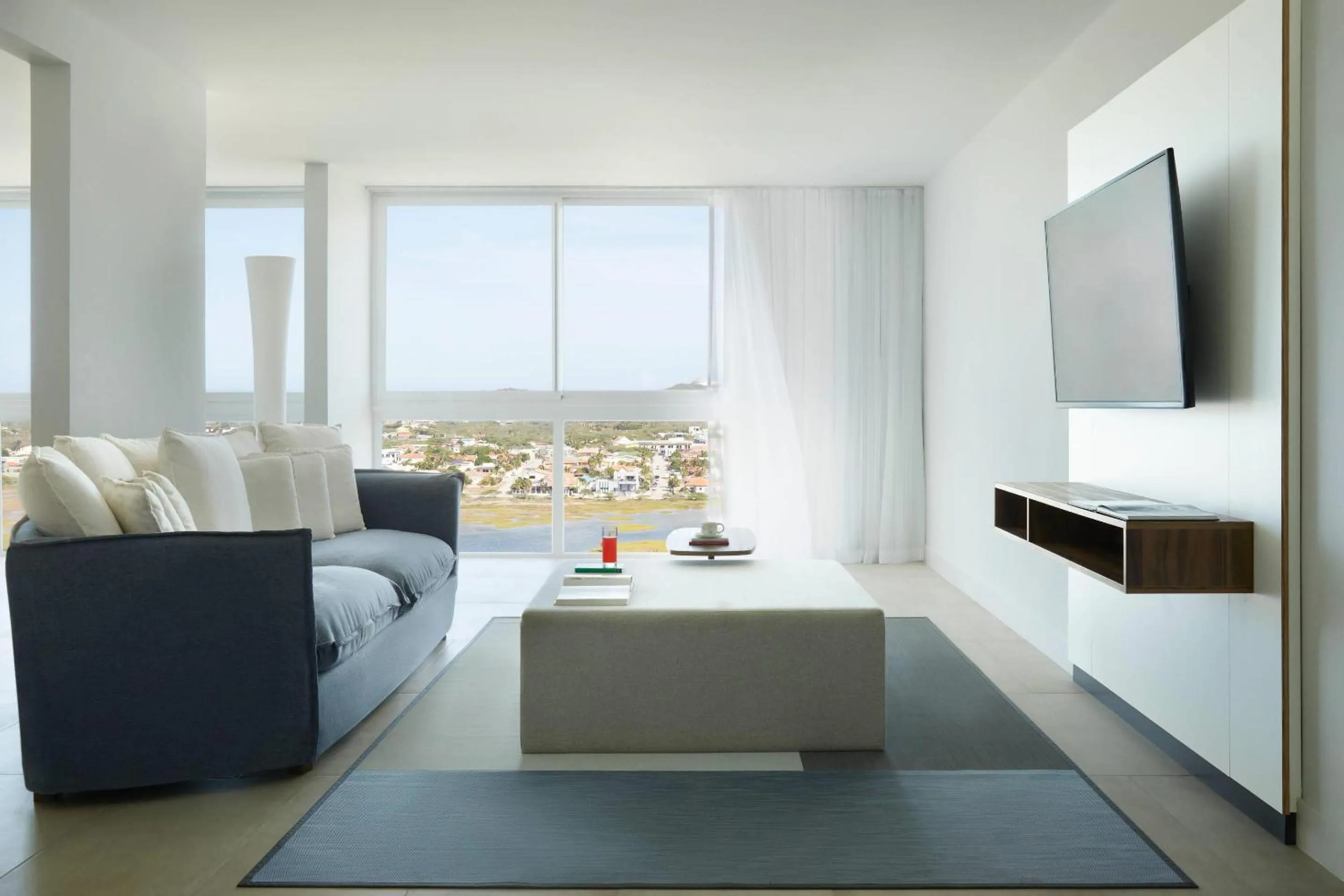 Living room in Radisson Blu Aruba