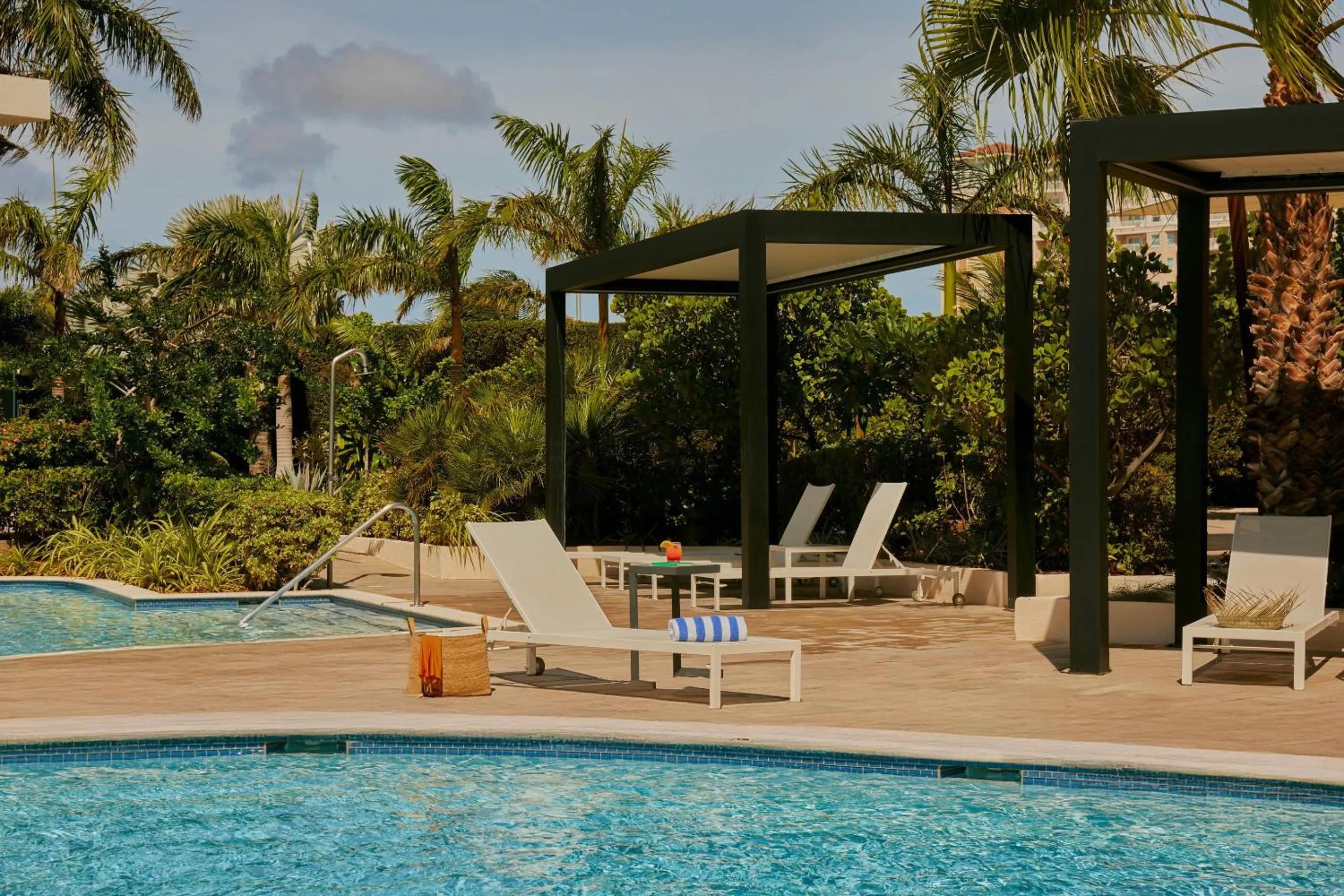 Swimming pool in Radisson Blu Aruba