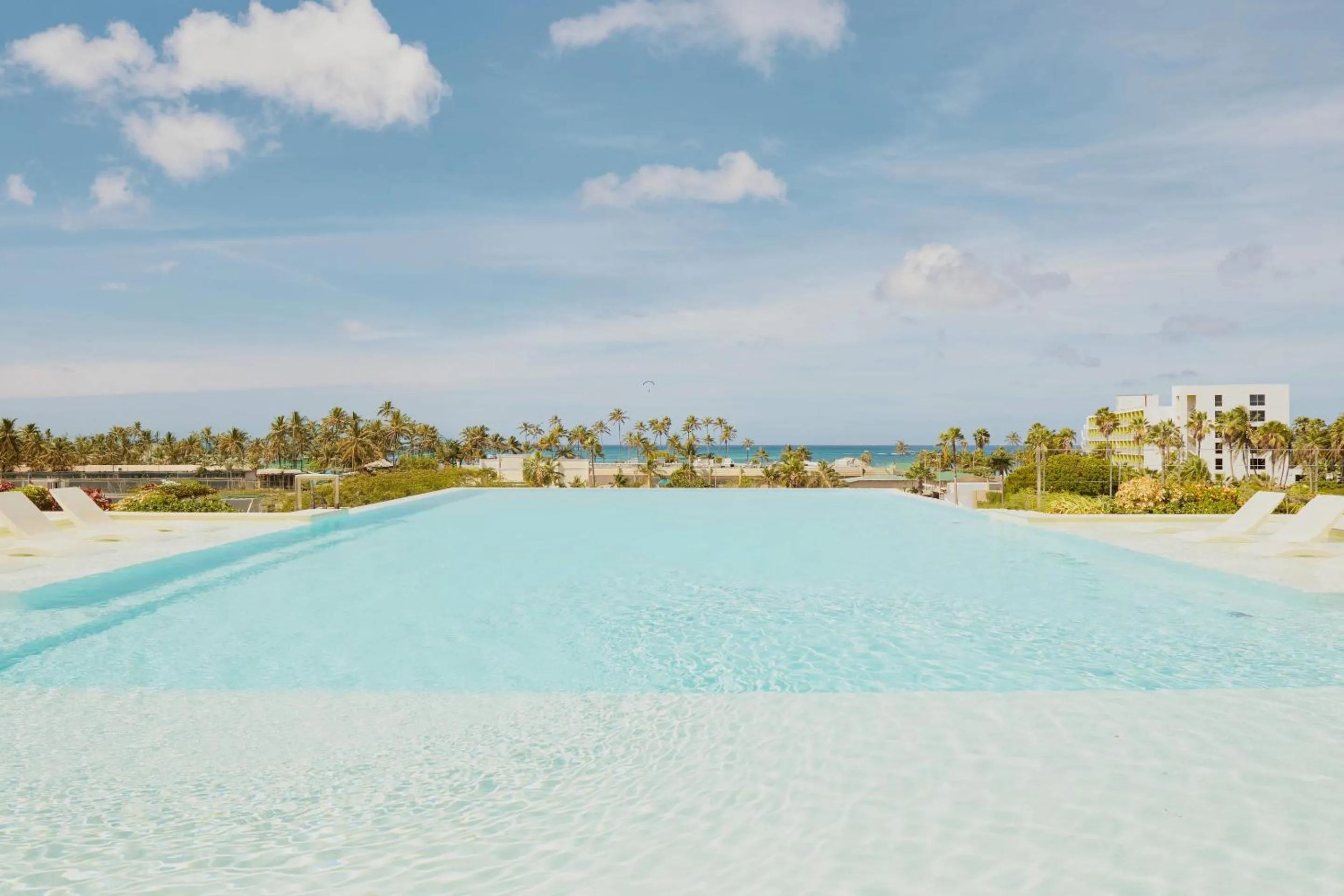 Swimming pool in Radisson Blu Aruba
