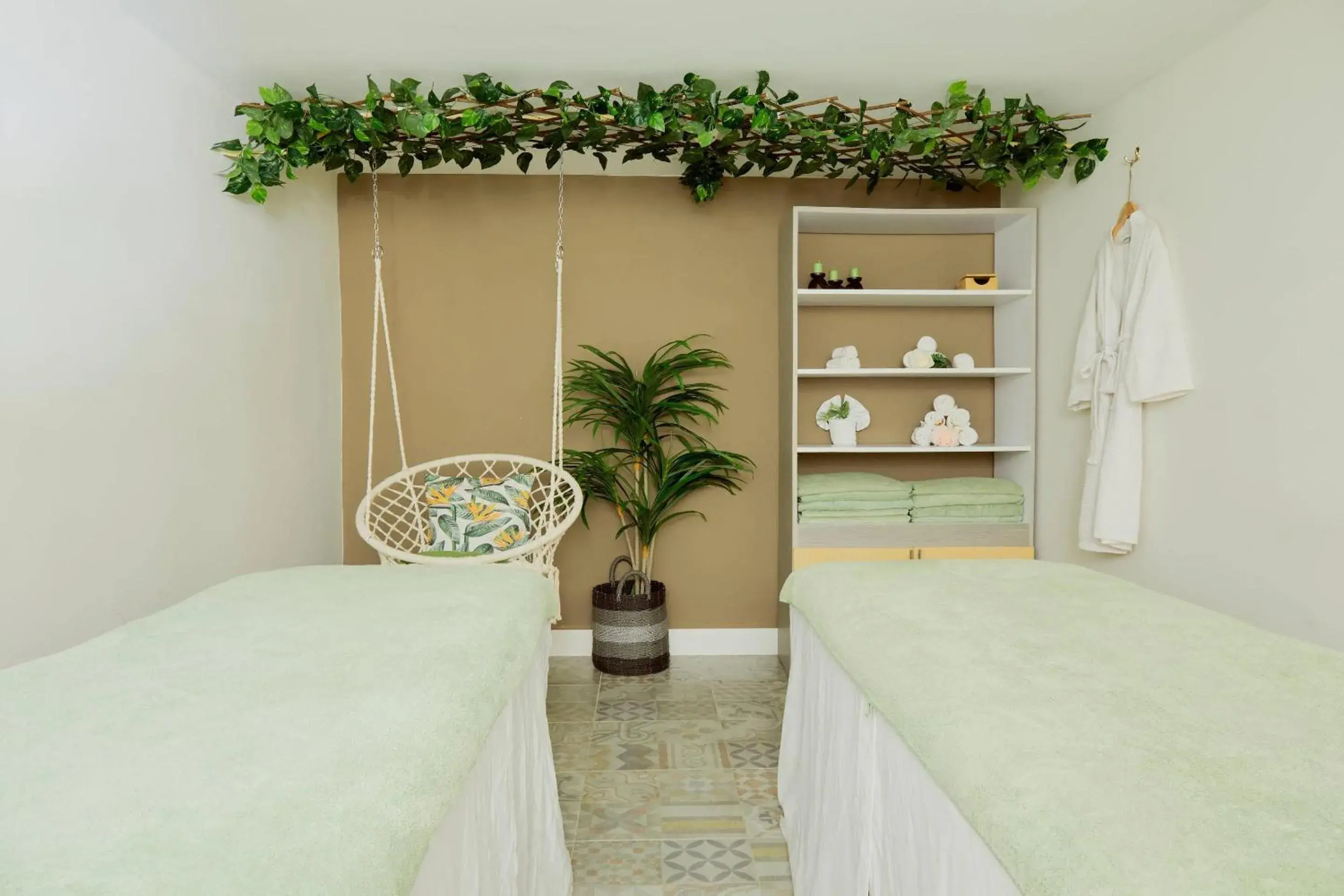 Spa and wellness centre/facilities, Bed in Radisson Blu Aruba Spa and wellness centre/facilities, Bed in Radisson Blu Aruba