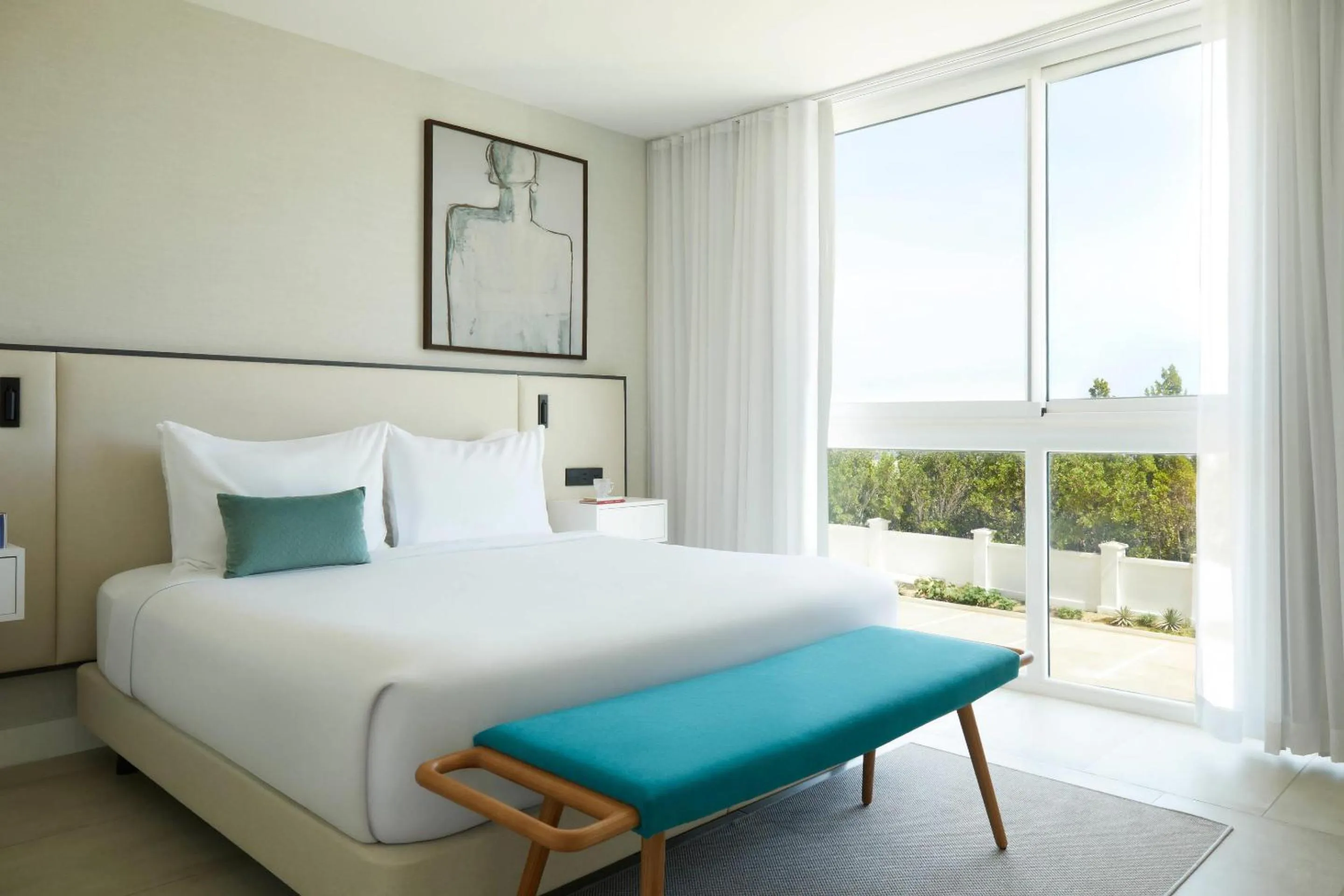 Bedroom, Bed in Radisson Blu Aruba