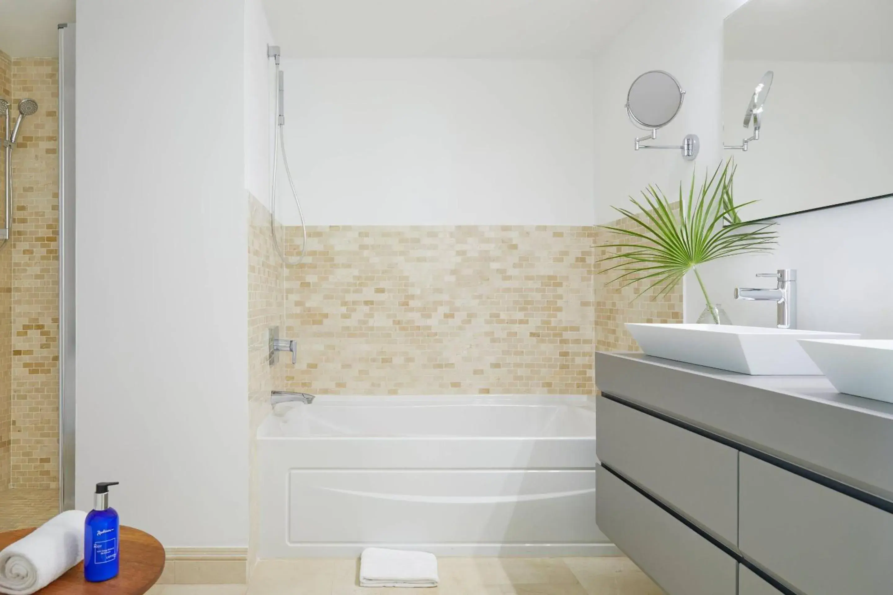 Bedroom in Radisson Blu Aruba Bedroom in Radisson Blu Aruba