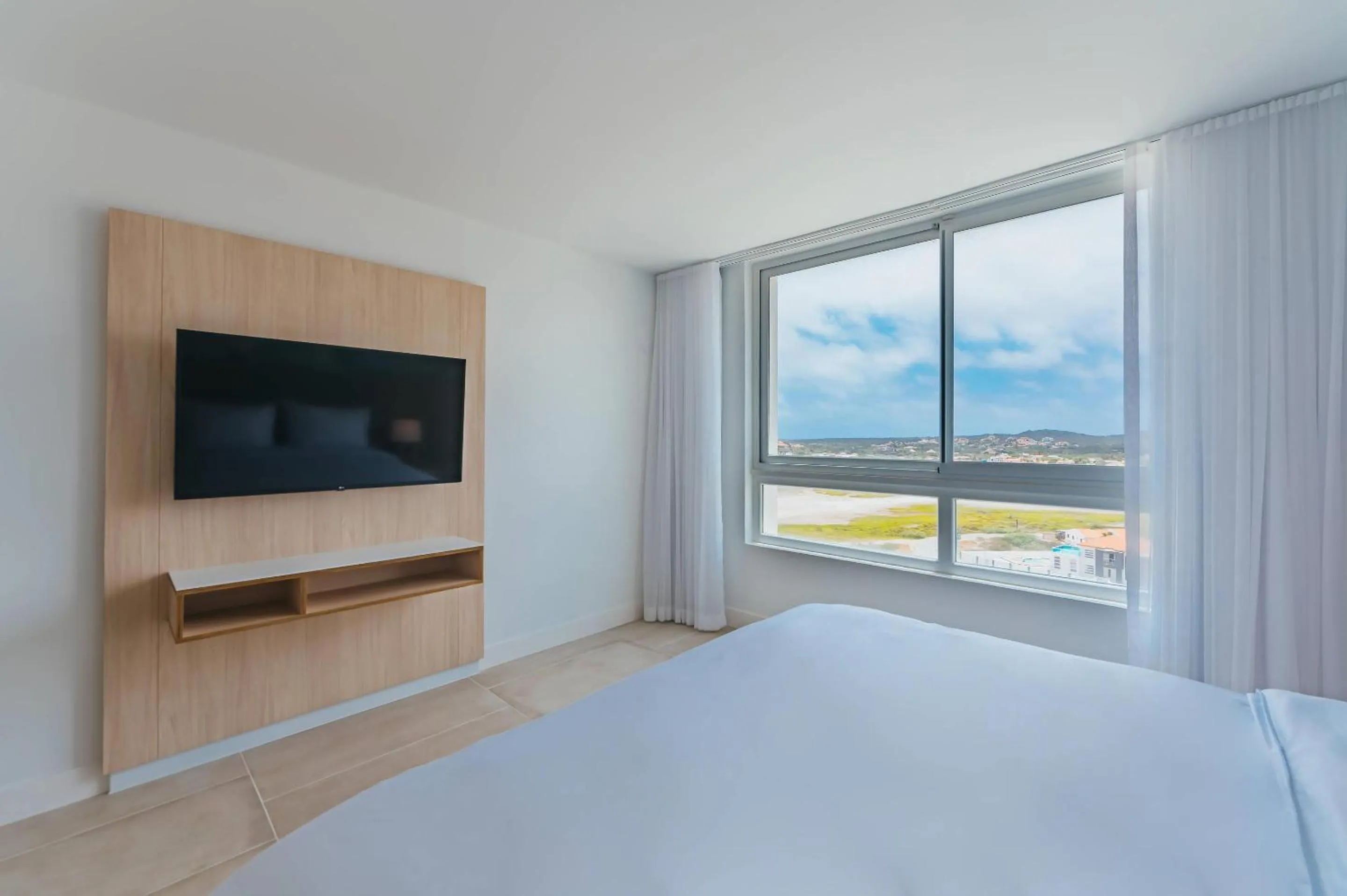 Bedroom, Bed in Radisson Blu Aruba