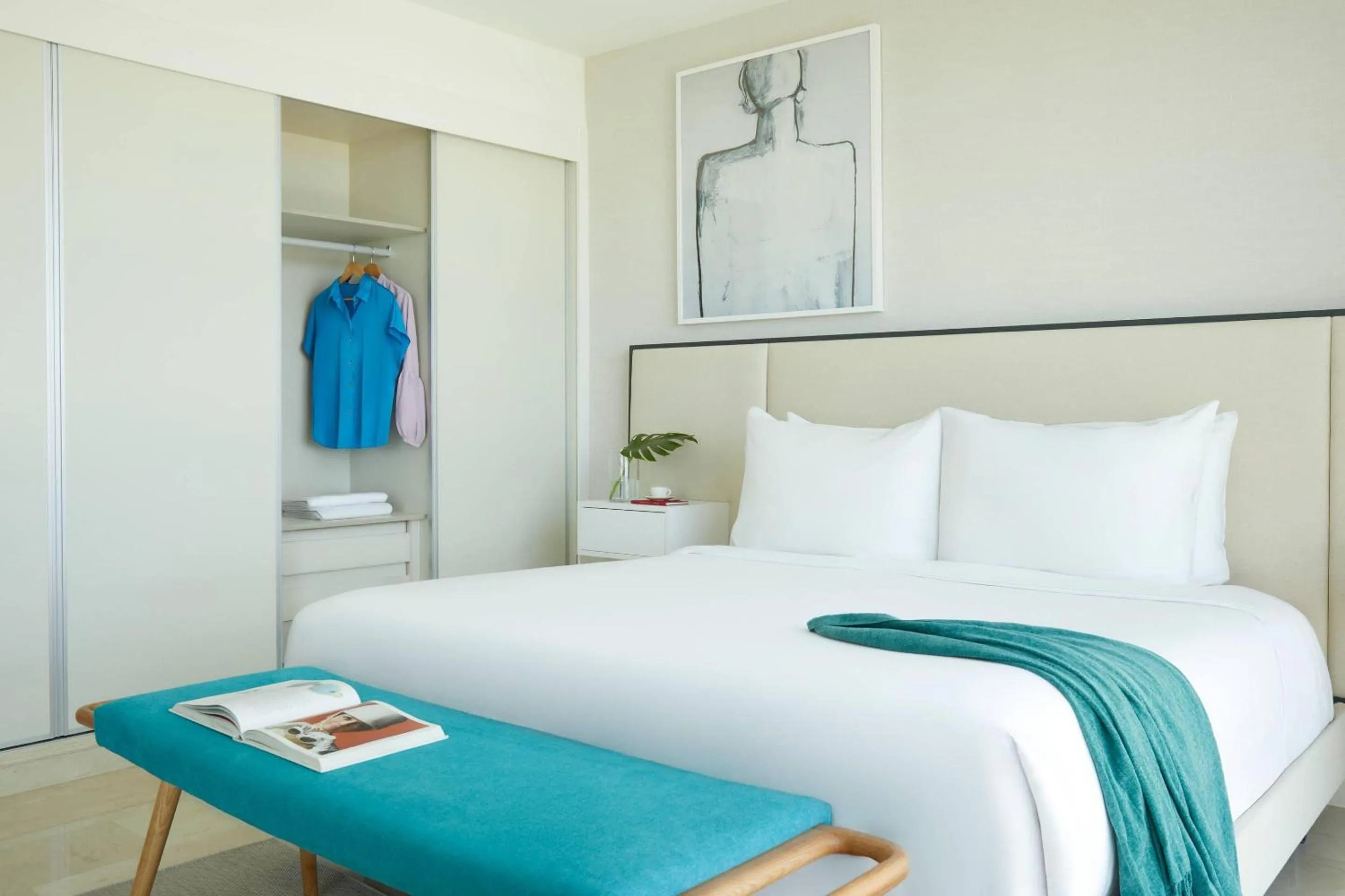 Bedroom, Bed in Radisson Blu Aruba