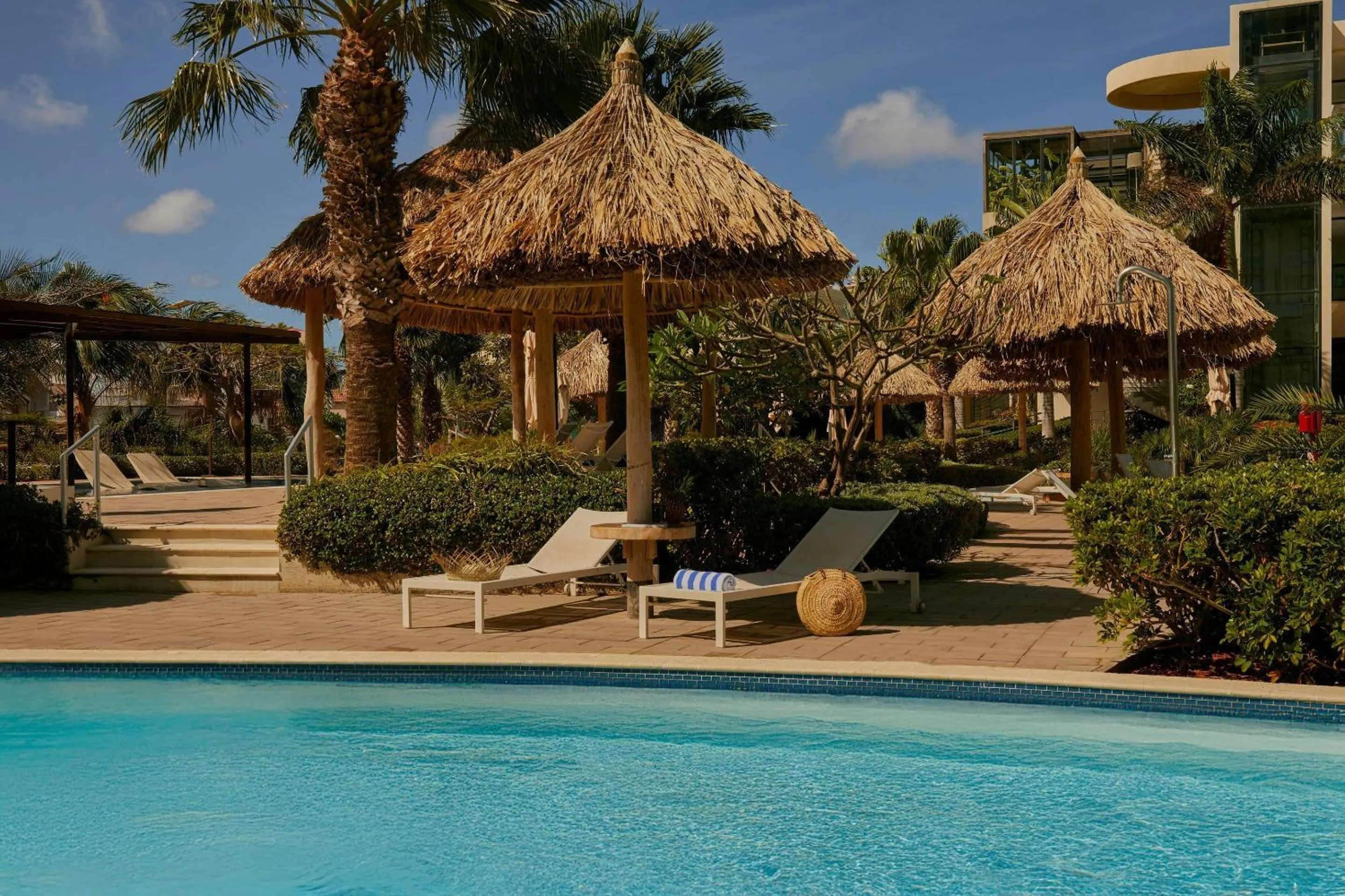 Swimming pool in Radisson Blu Aruba