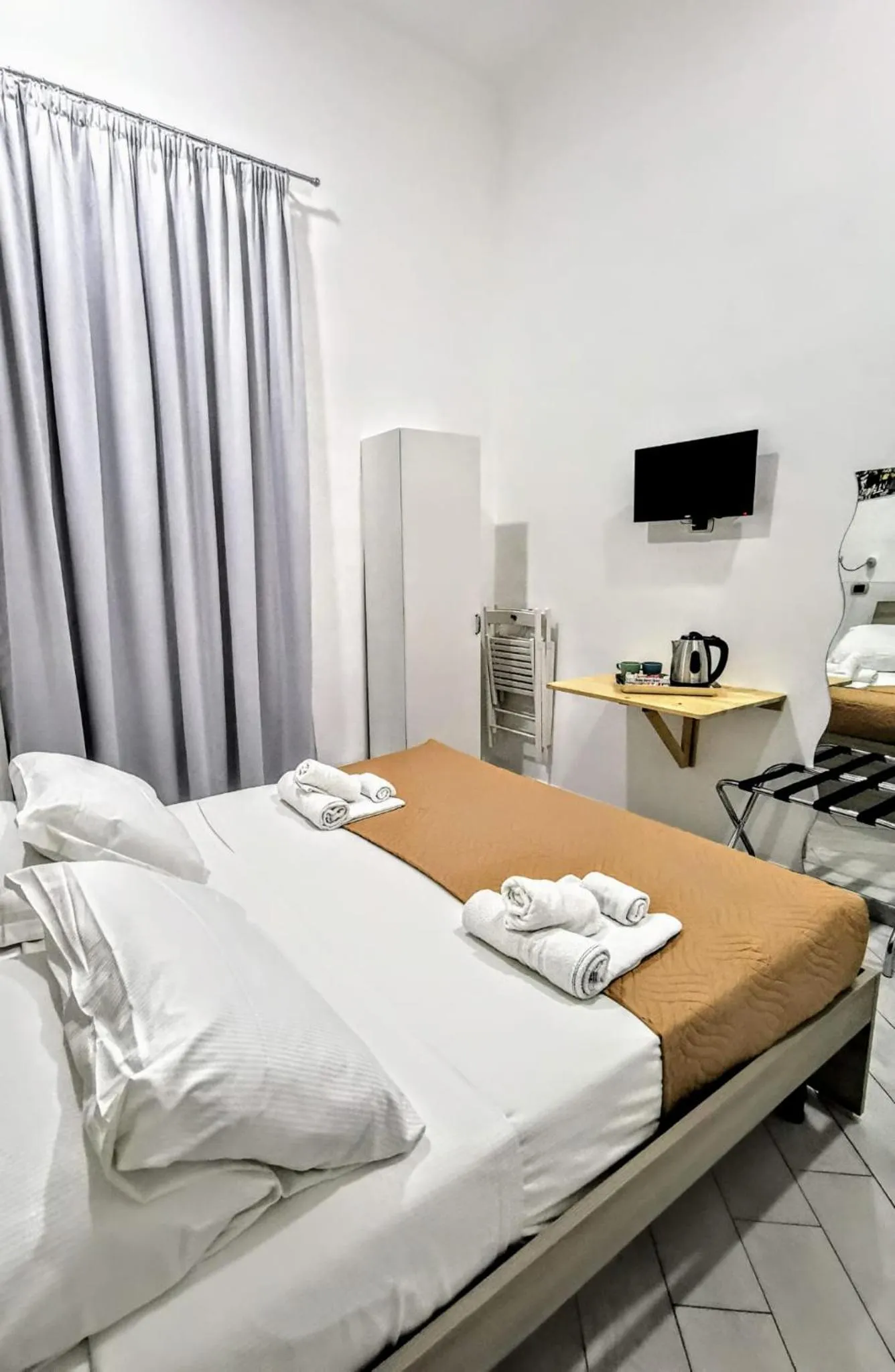 Bed in DUOMO 152 NAPOLI