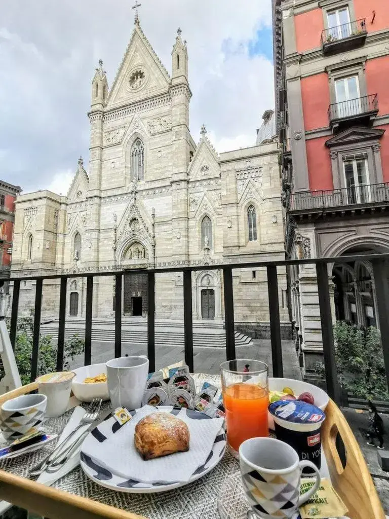 DUOMO 152 NAPOLI DUOMO 152 NAPOLI