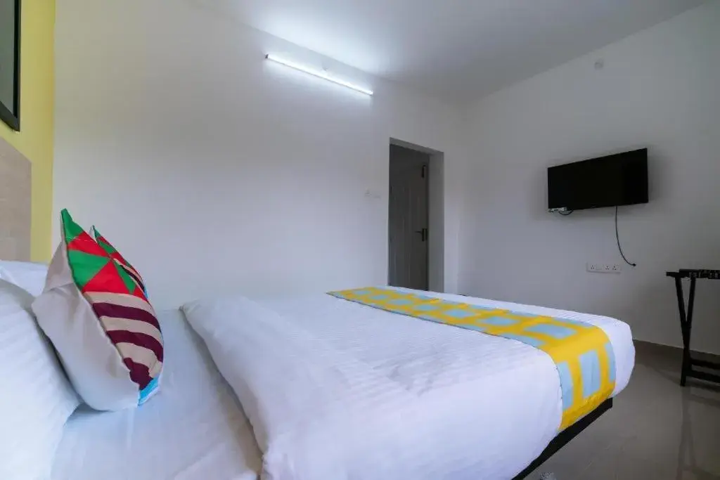 Bed in Flamingo Suites Bed in Flamingo Suites