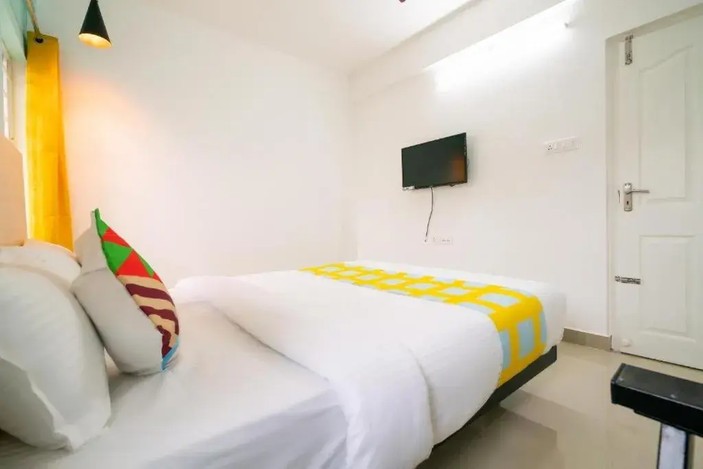 Bed in Flamingo Suites Bed in Flamingo Suites