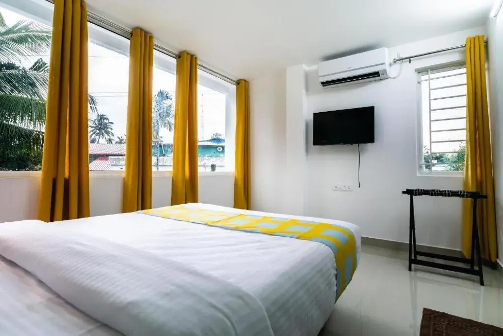 Bed in Flamingo Suites Bed in Flamingo Suites