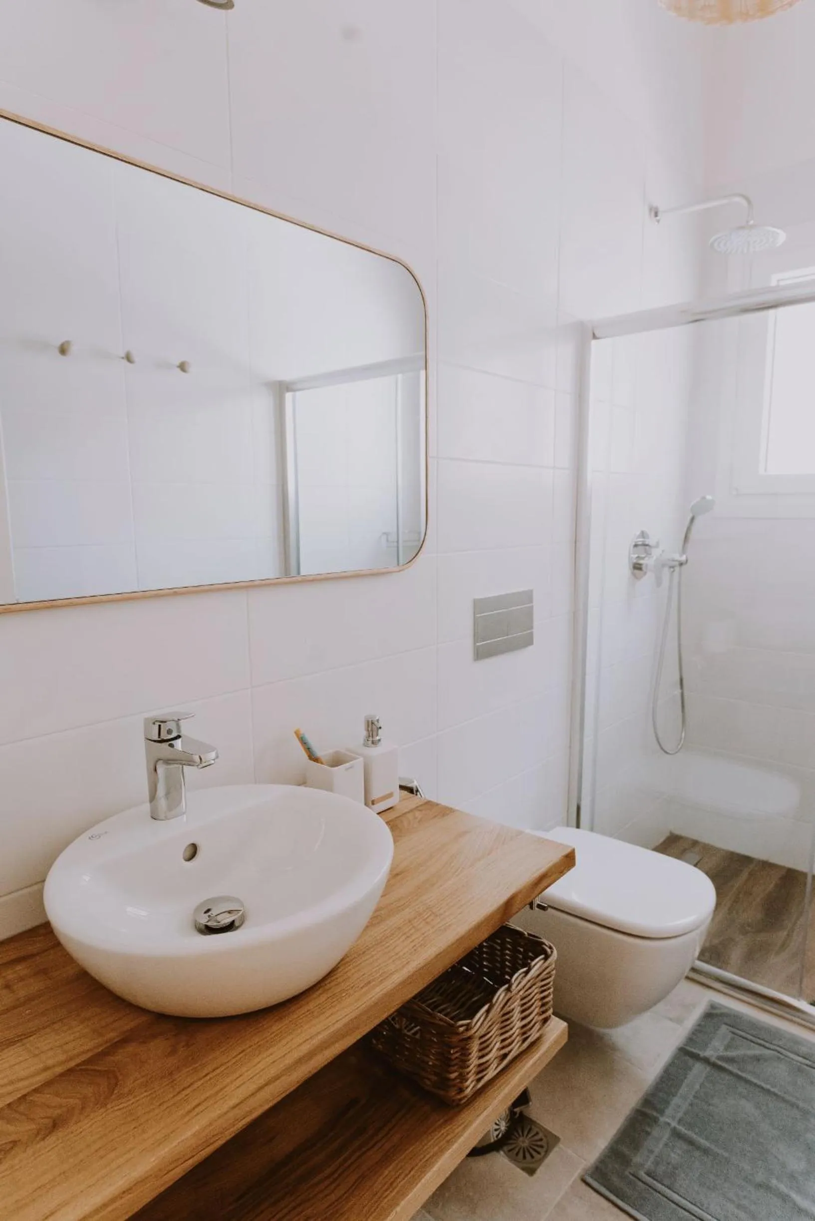 Shower in ERIEL Boutique Apartments