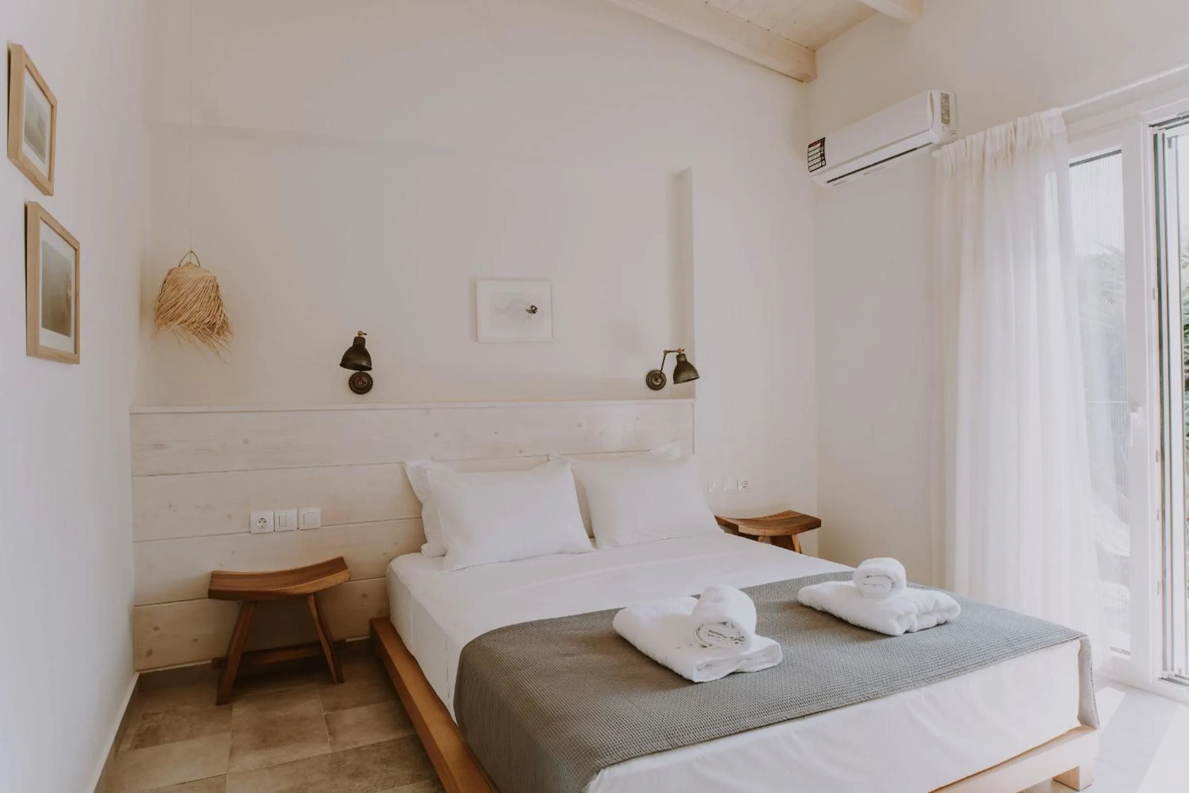 Bed in ERIEL Boutique Apartments