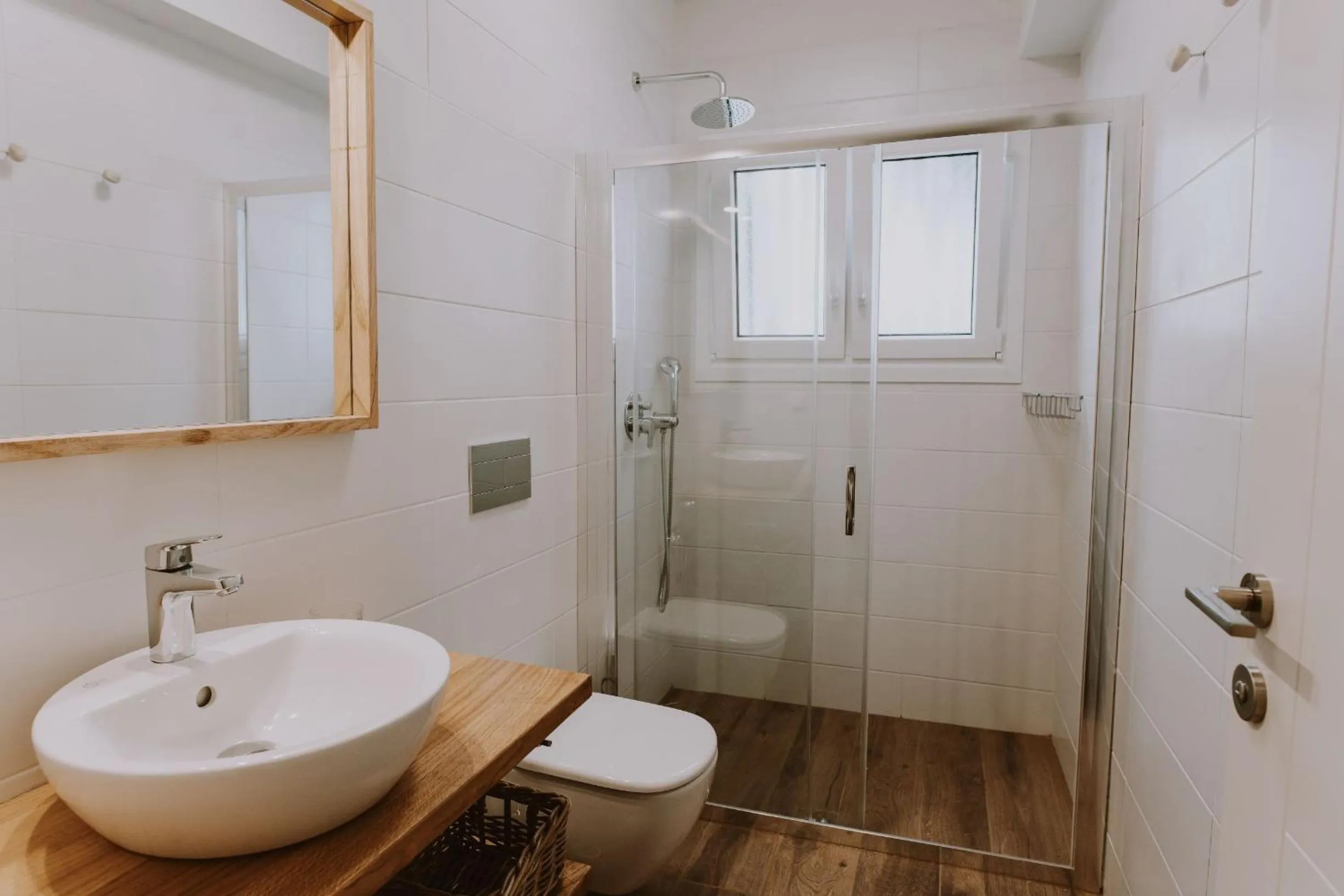 Shower in ERIEL Boutique Apartments