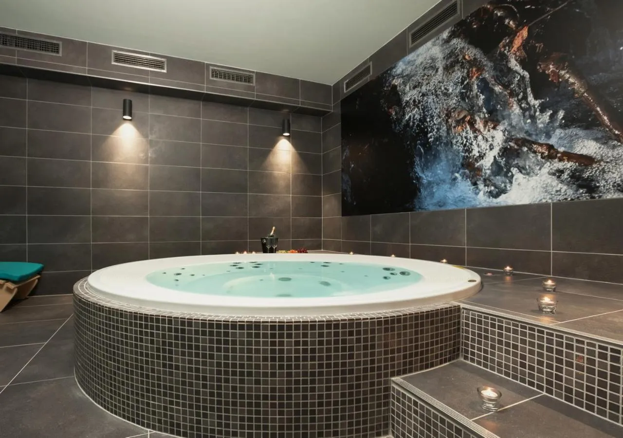Hot Tub in EFI SPA Hotel Superior & Pivovar