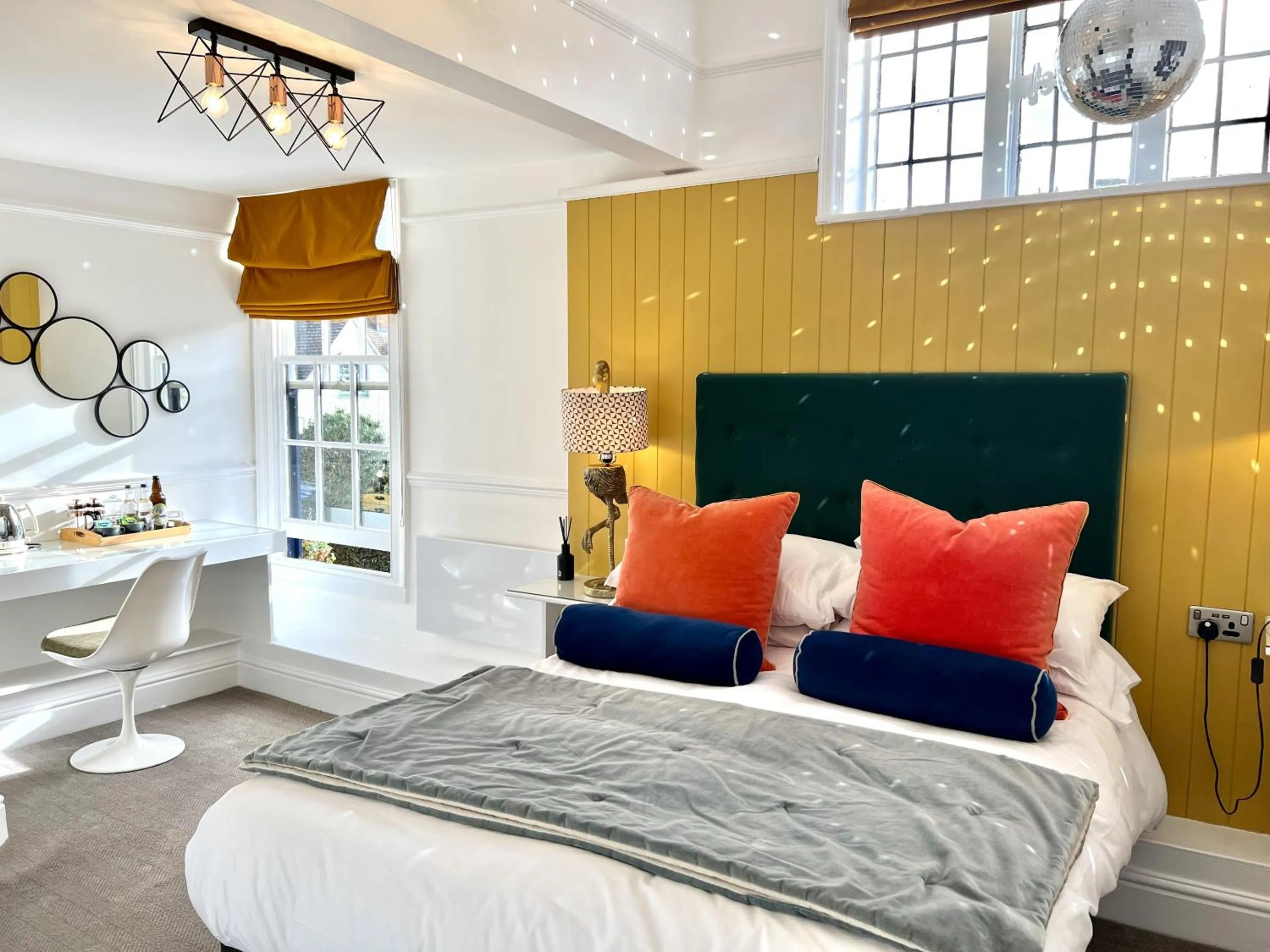 Bedroom, Bed in The Crown Inn at Benson