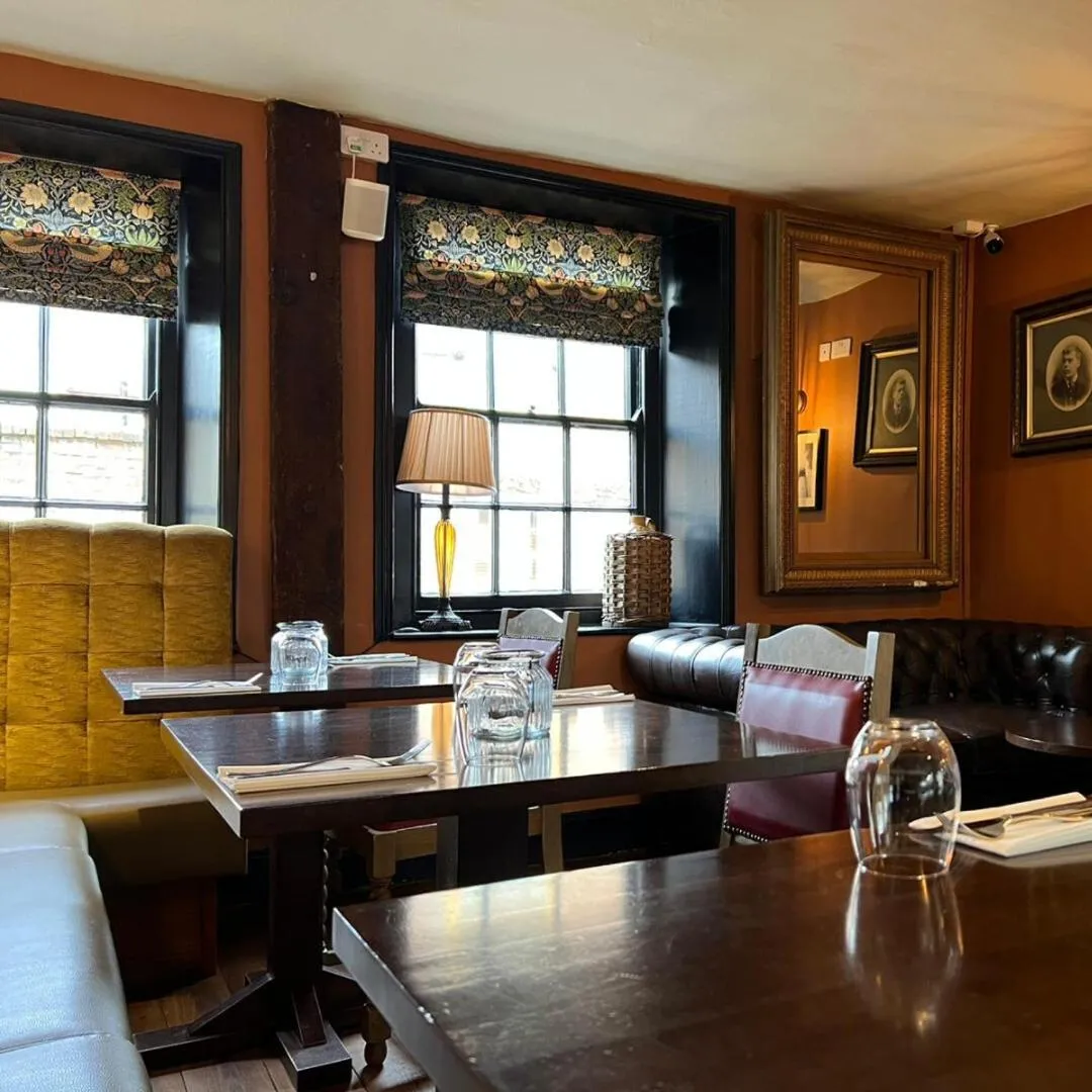 Lounge or bar in The Crown Inn at Benson