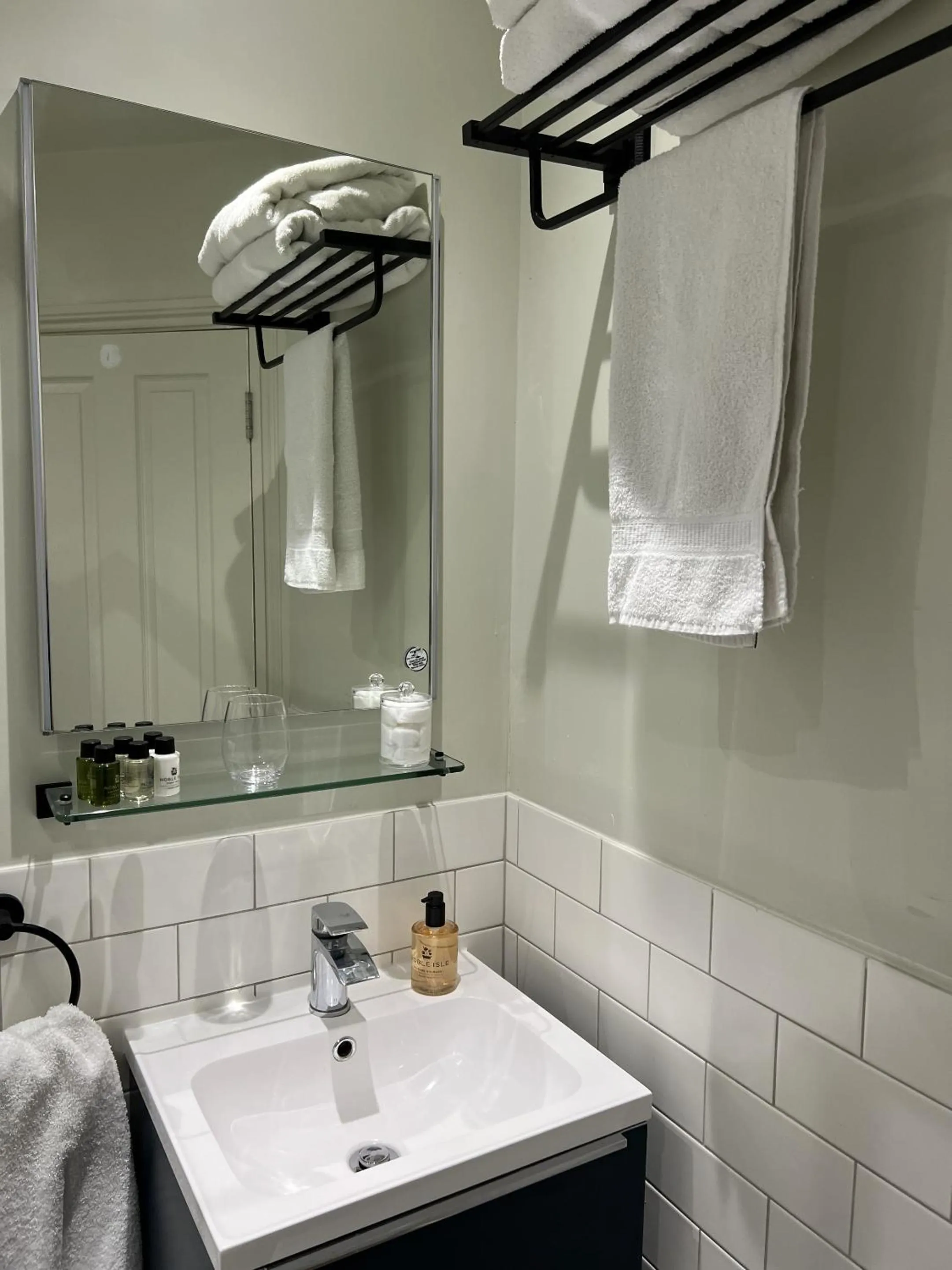 Bathroom in The Crown Inn at Benson