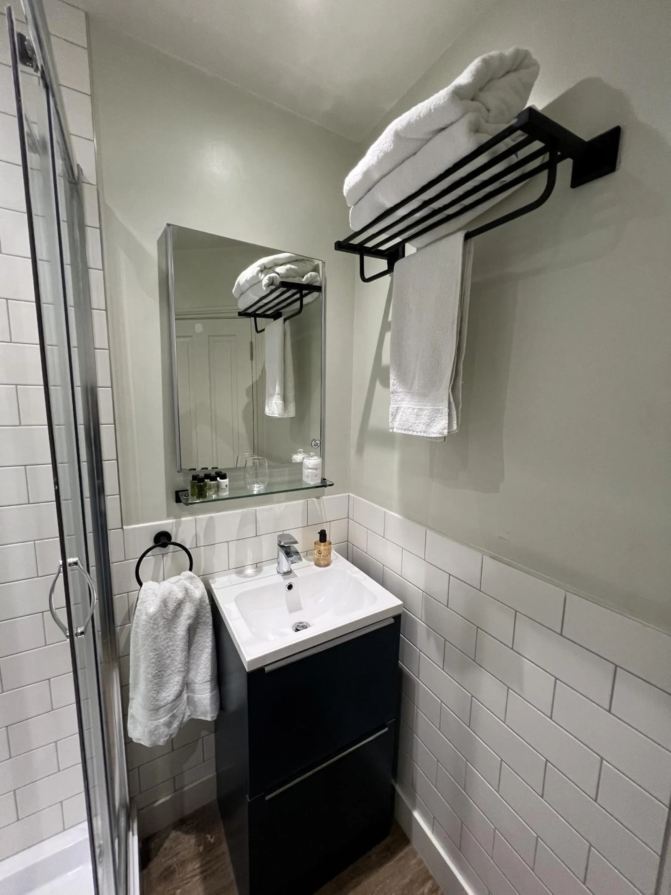 Bathroom in The Crown Inn at Benson