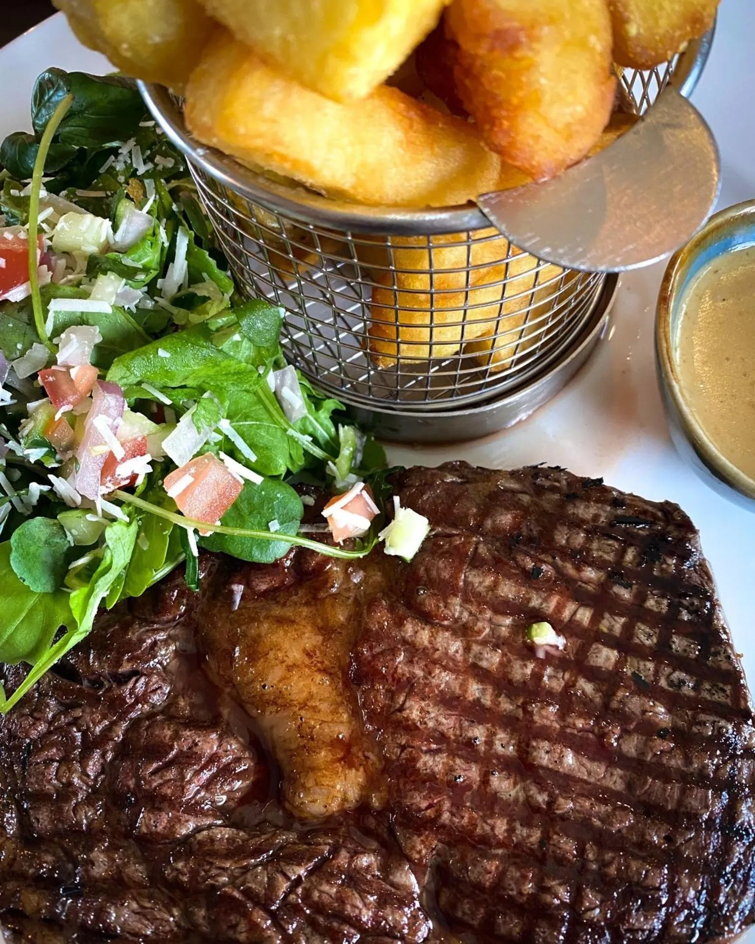 Food and drinks in The Crown Inn at Benson