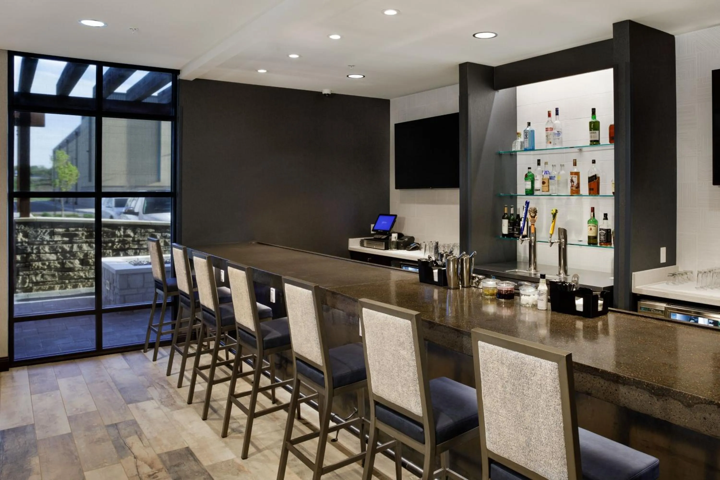 Lounge or bar in SpringHill Suites by Marriott Topeka Southwest