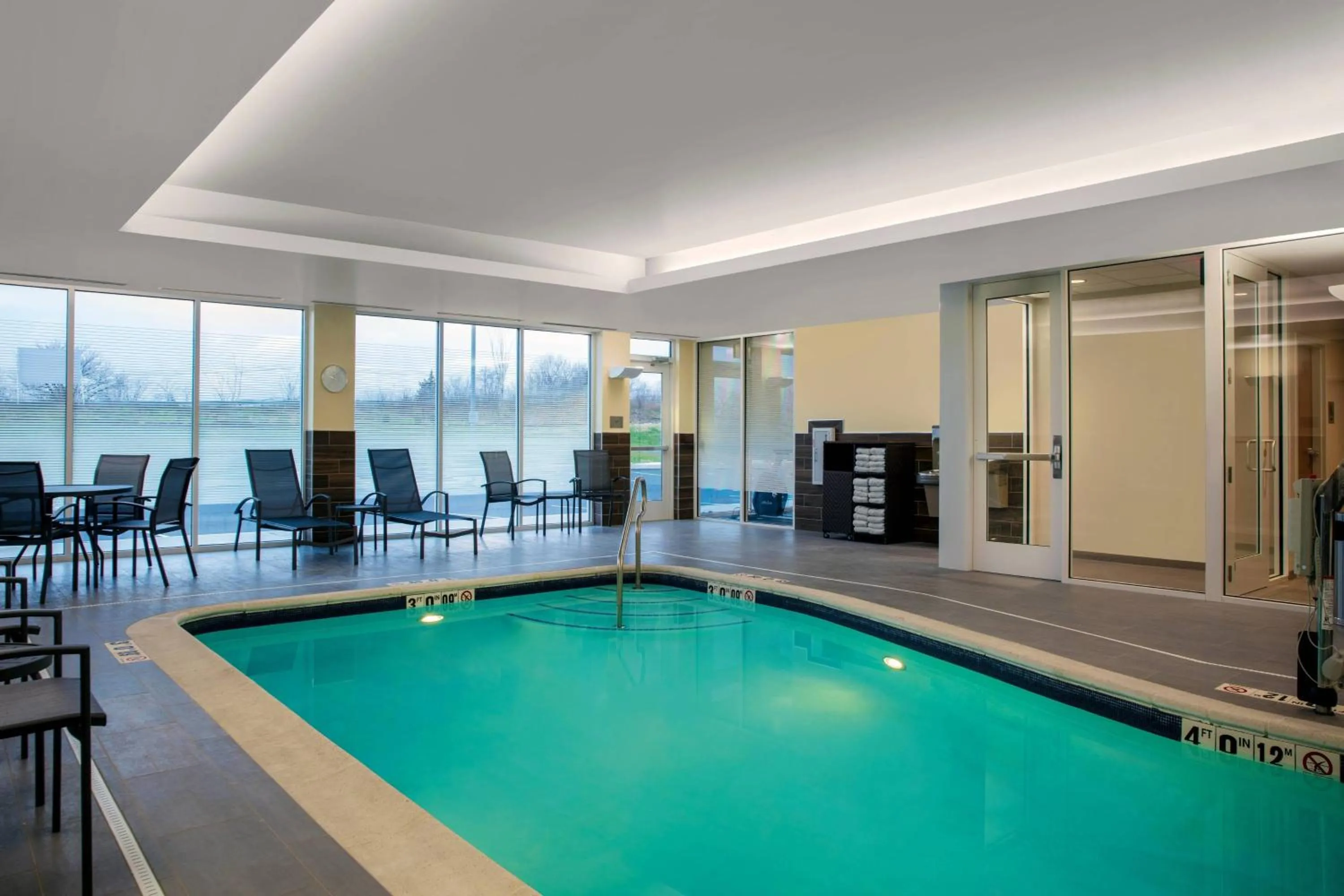 Swimming pool in Fairfield by Marriott Inn & Suites Harrisburg West/Mechanicsburg