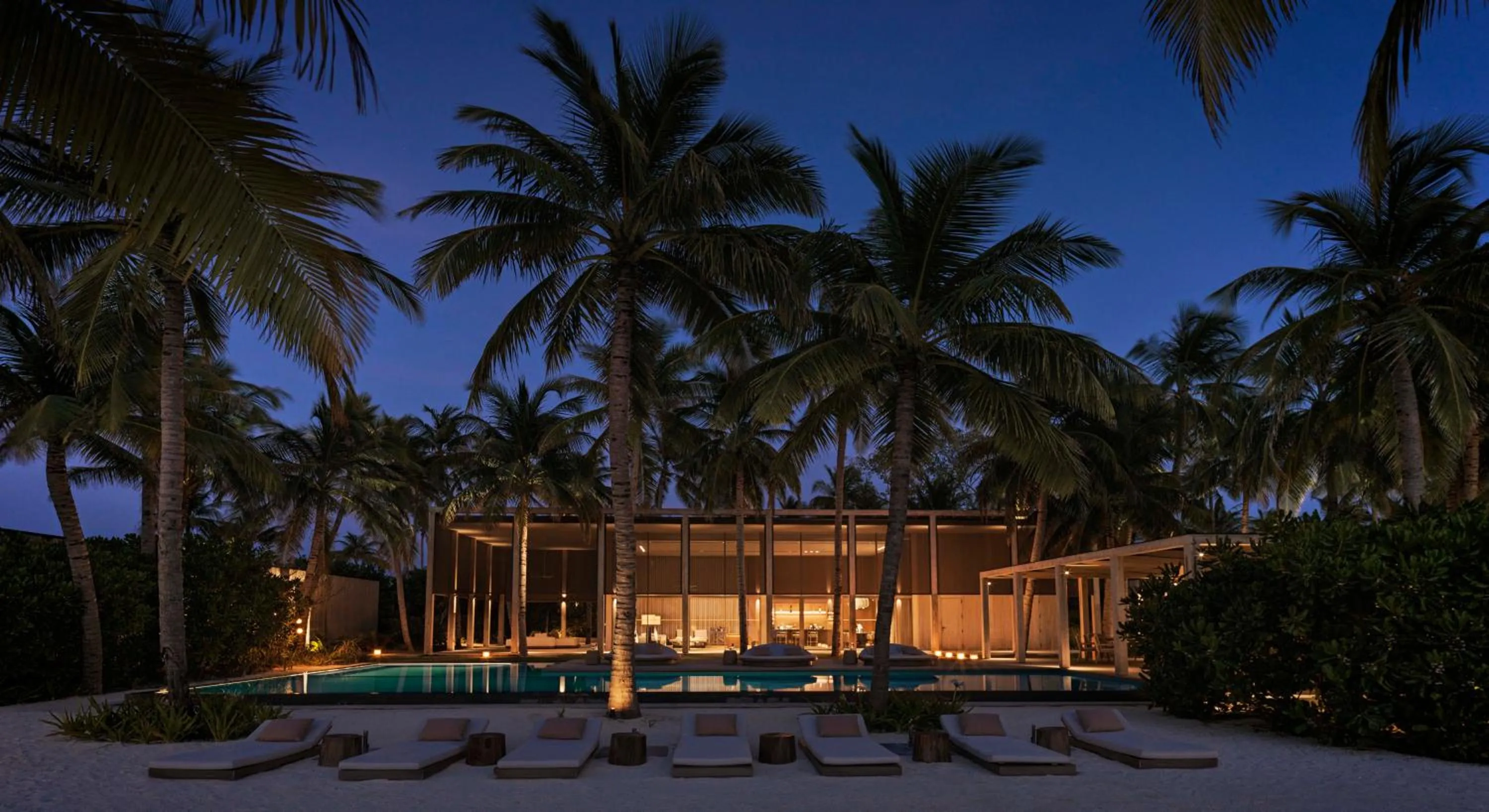 Night in The Ritz-Carlton Maldives, Fari Islands