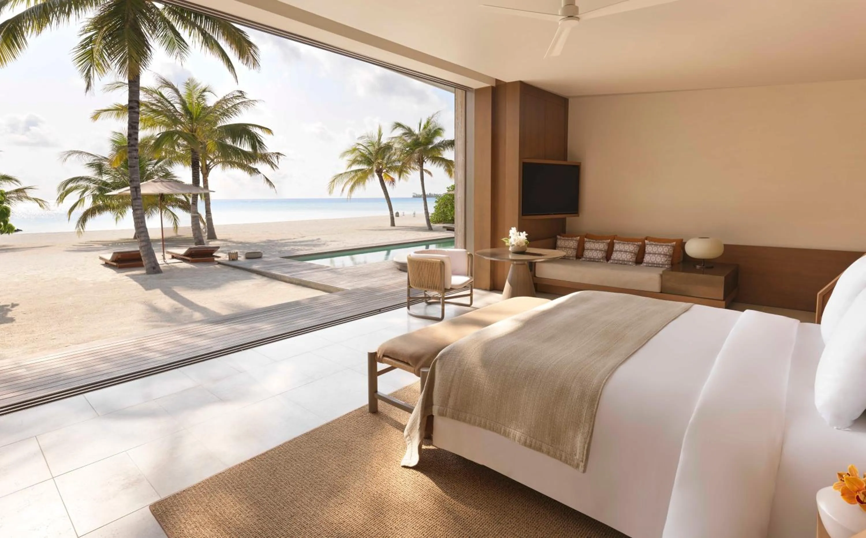 Bed in The Ritz-Carlton Maldives, Fari Islands