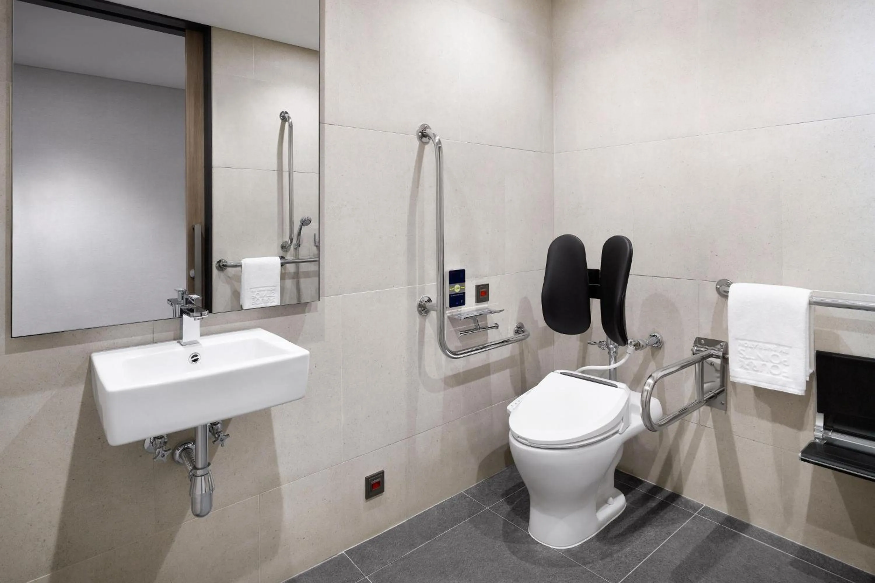 Bathroom in Four Points by Sheraton Josun, Seoul Myeongdong