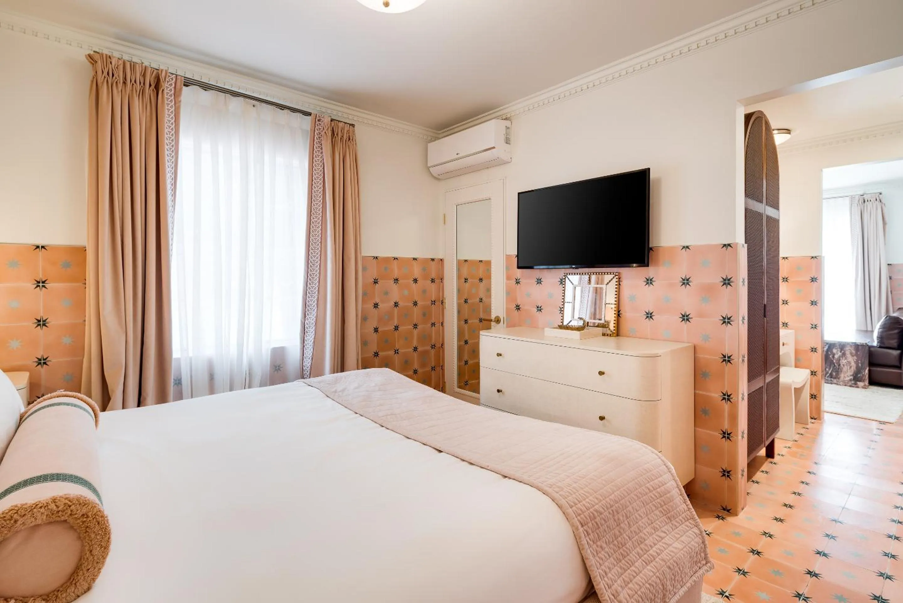 TV and multimedia, Bed in Esme Miami Beach