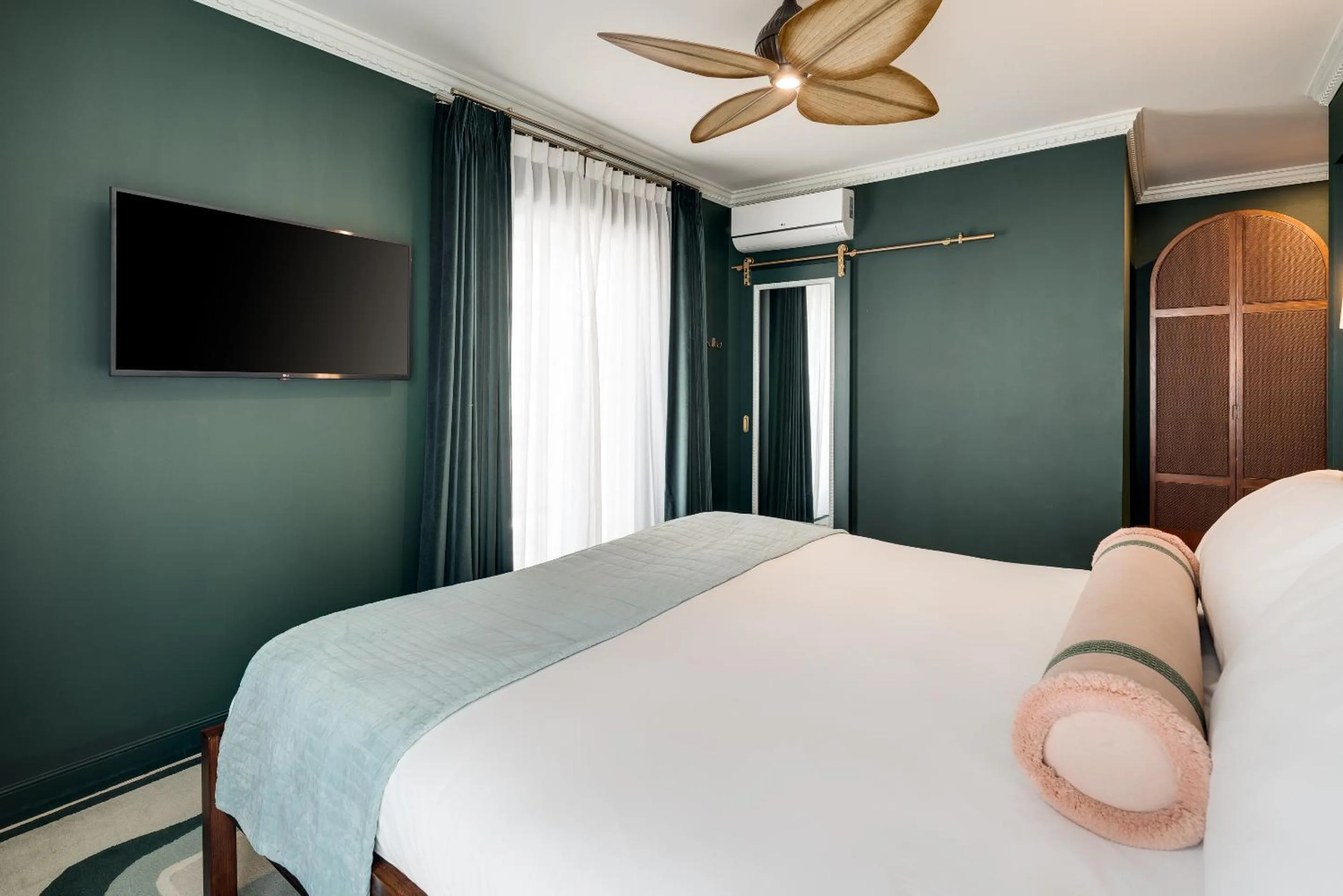 Bedroom, Bed in Esme Miami Beach