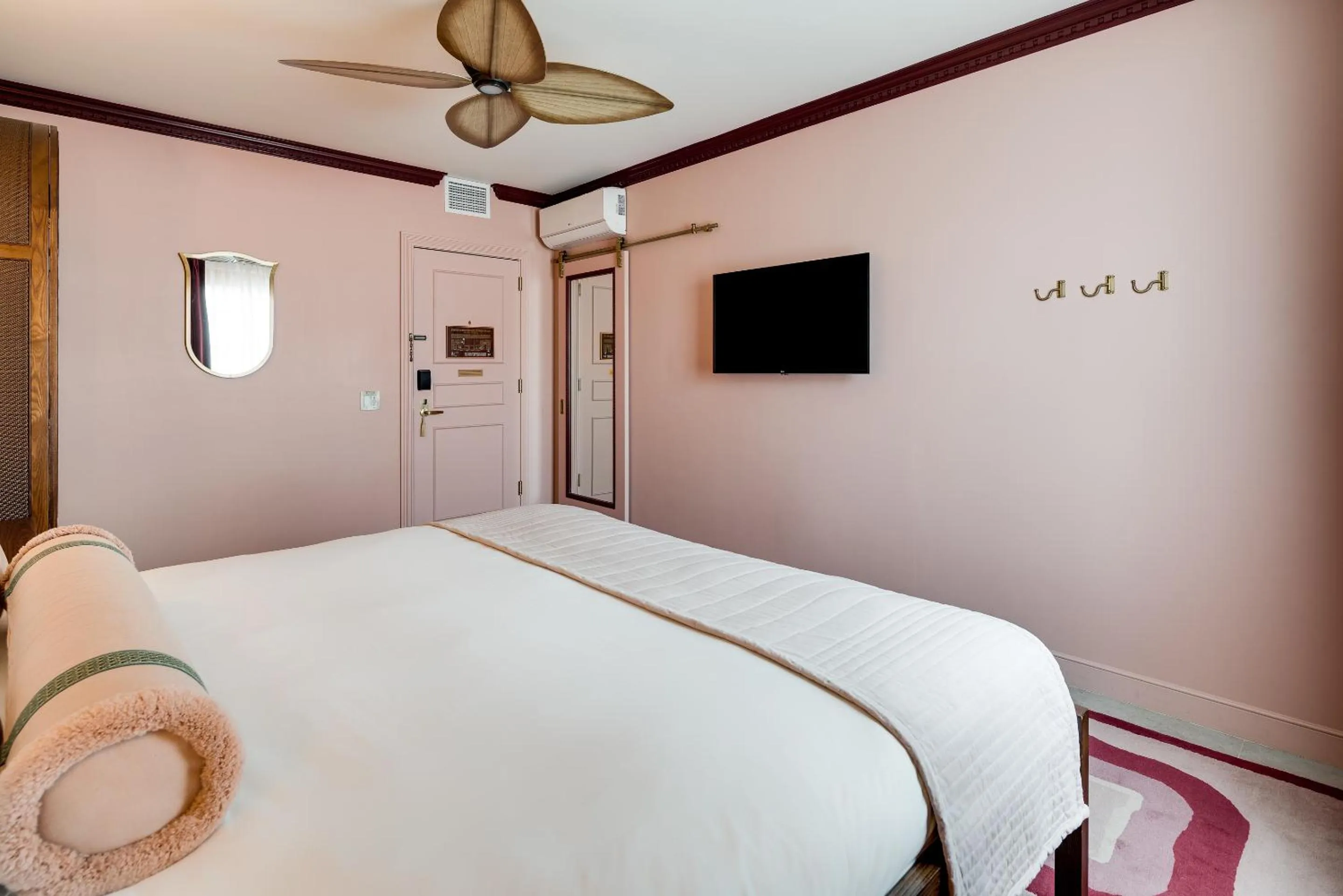 Bed in Esme Miami Beach