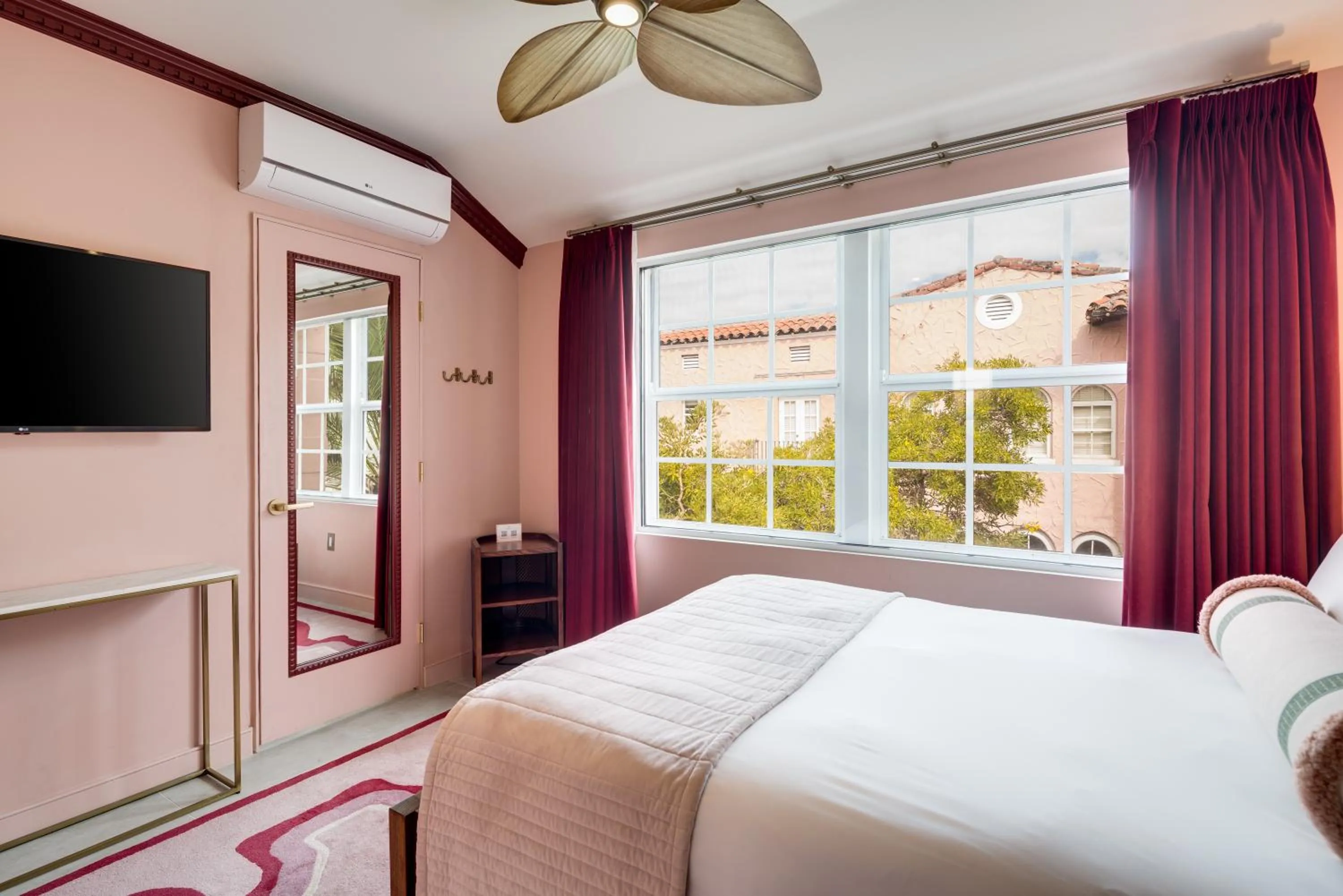 Bedroom, Bed in Esme Miami Beach