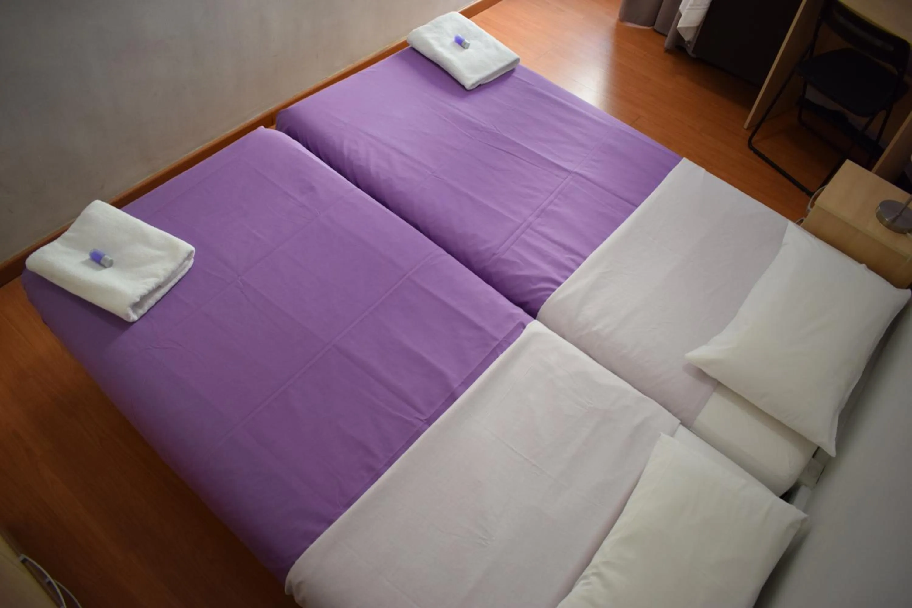 Decorative detail, Bed in Hostal MiMi Las Ramblas