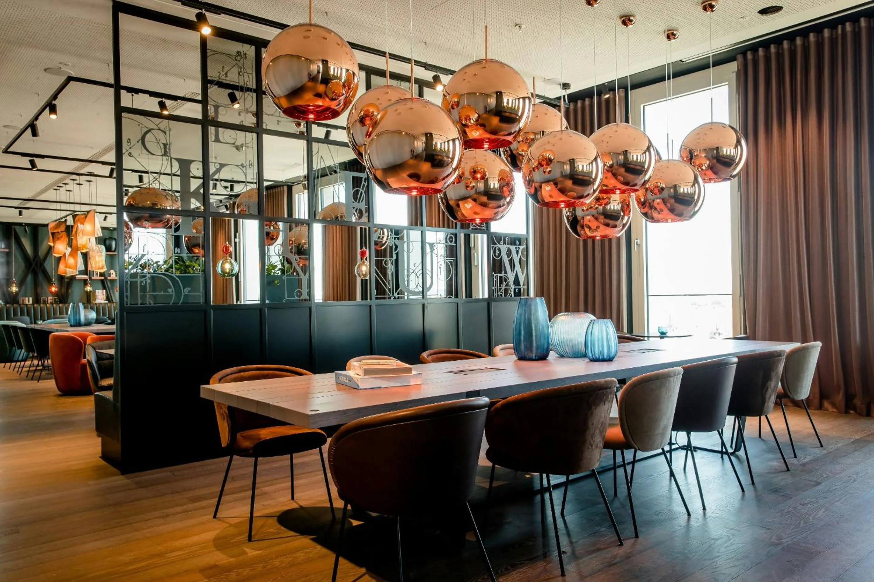 Lounge or bar in The Cloud One Nürnberg, by the Motel One Group