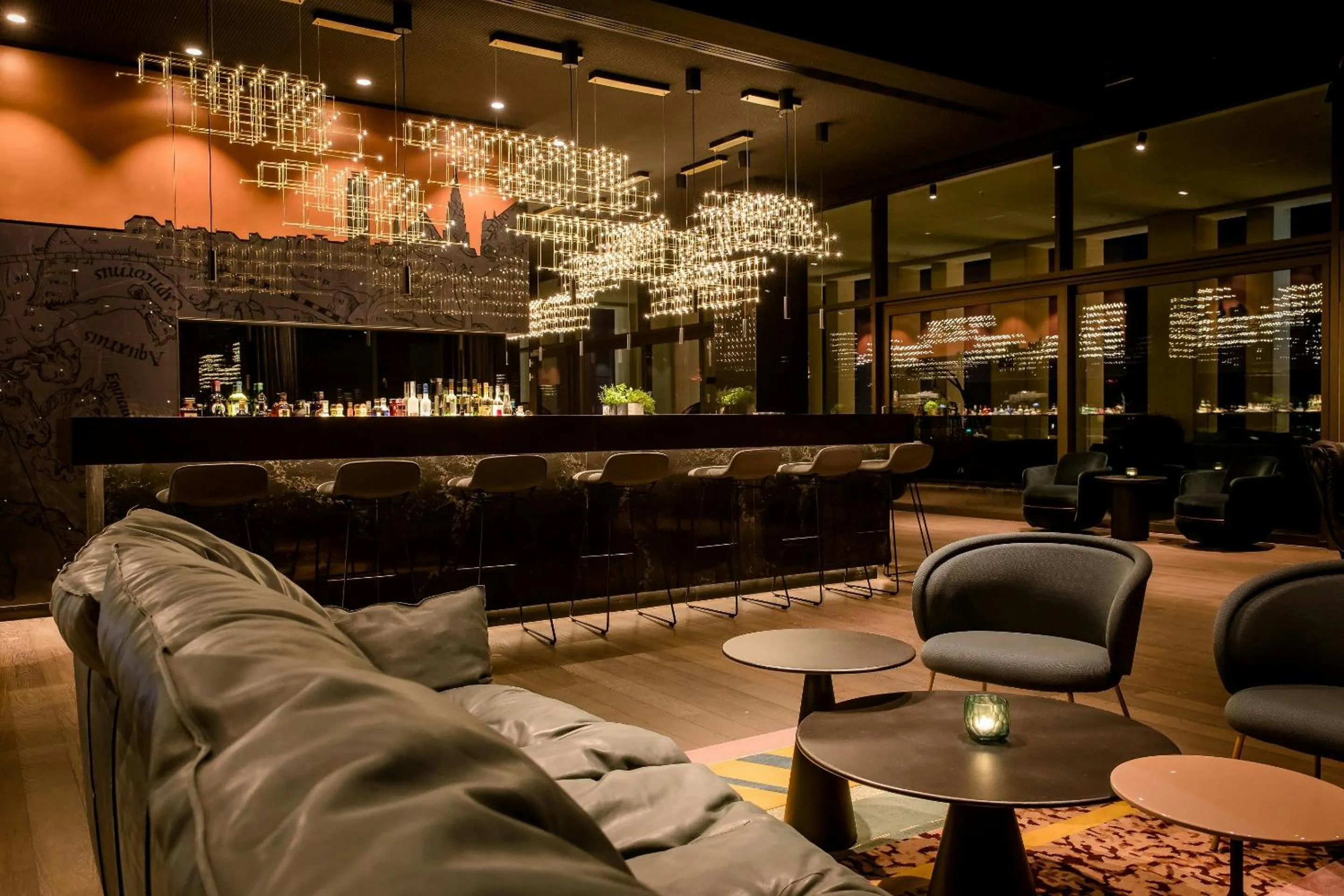 Lounge or bar in The Cloud One Nürnberg, by the Motel One Group