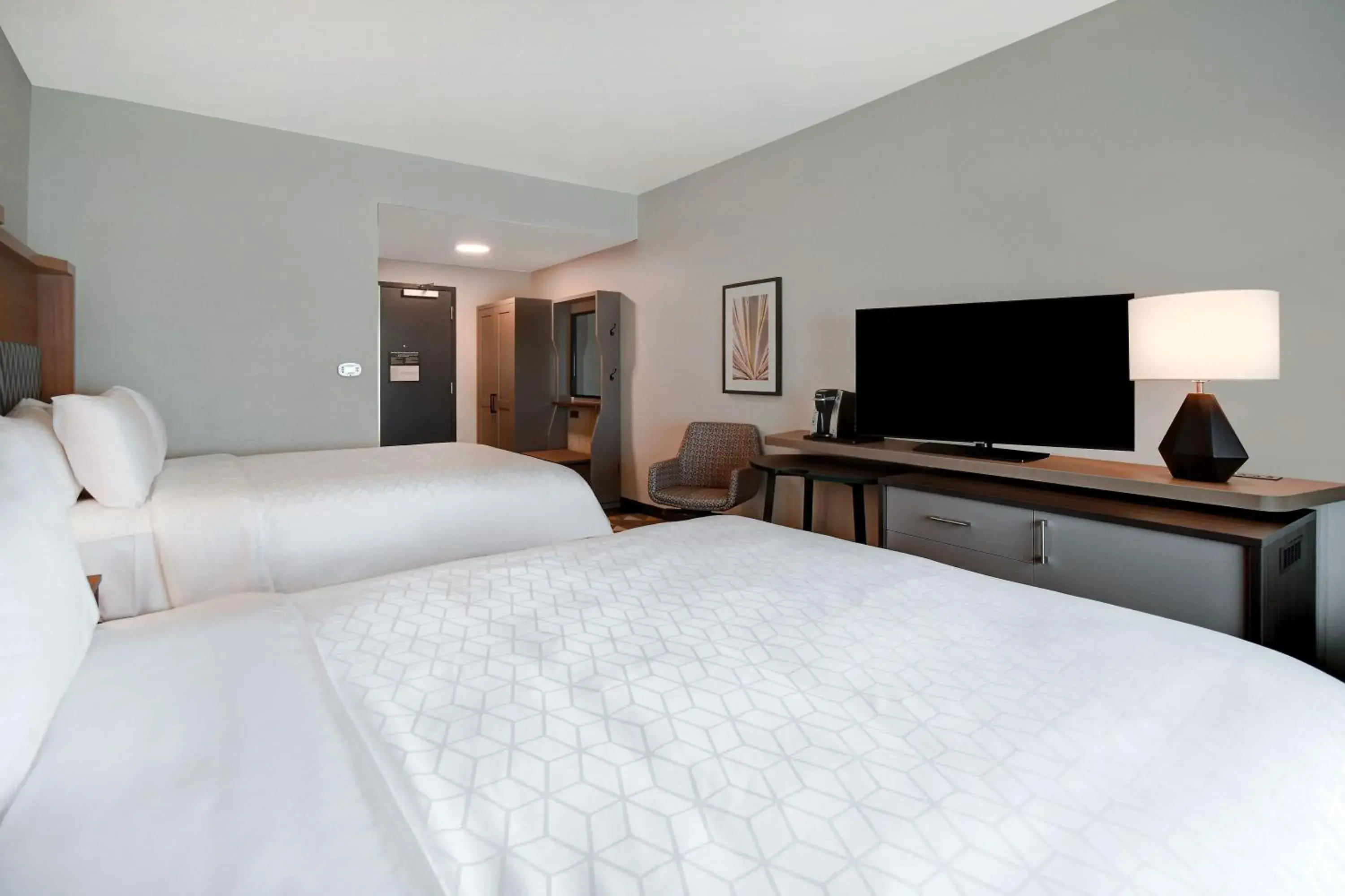 Bedroom, Bed in Holiday Inn - Erie by IHG Bedroom, Bed in Holiday Inn - Erie by IHG