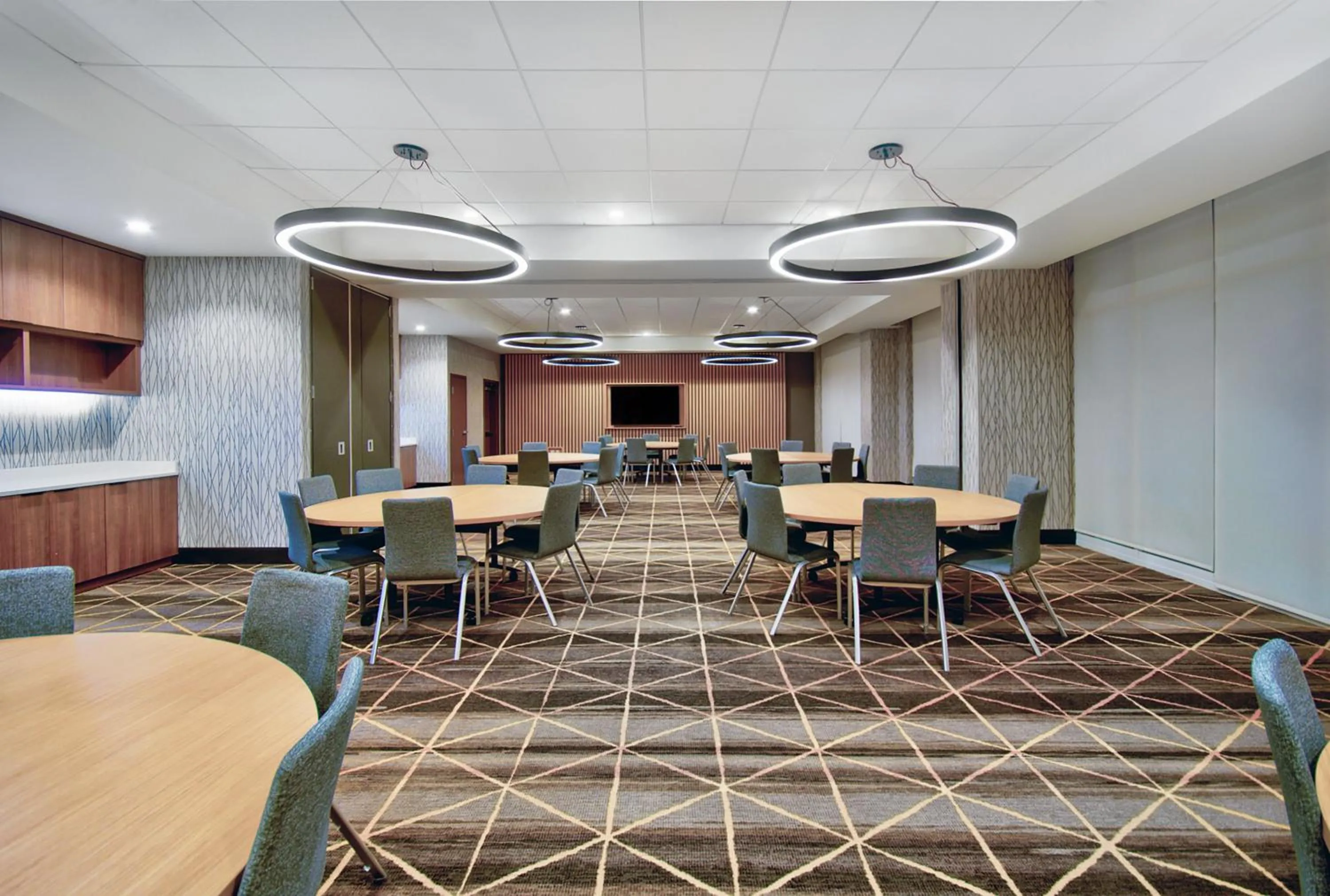 Meeting/conference room in Holiday Inn - Erie by IHG
